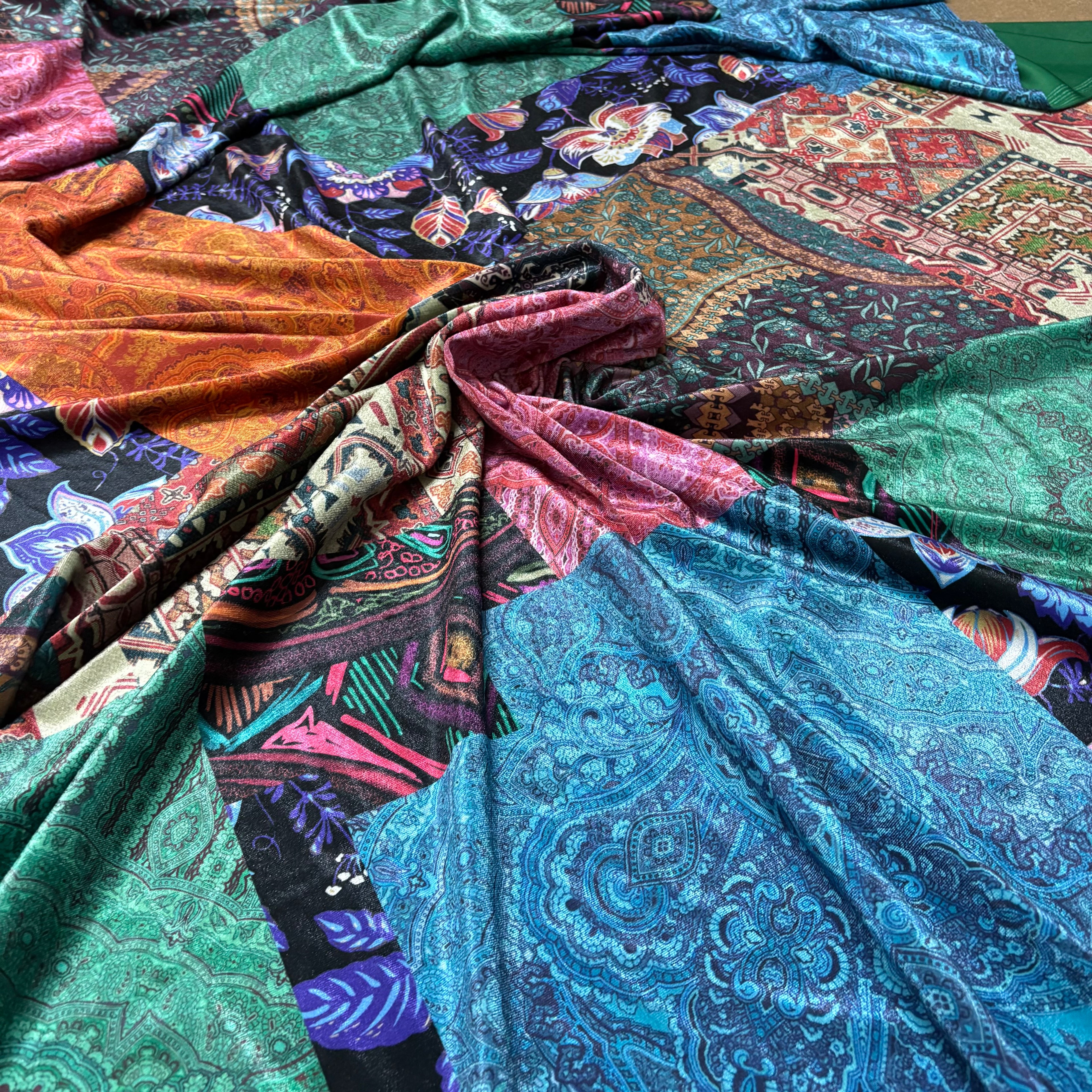 Velluto Patchwork Wax arab  Bielastico