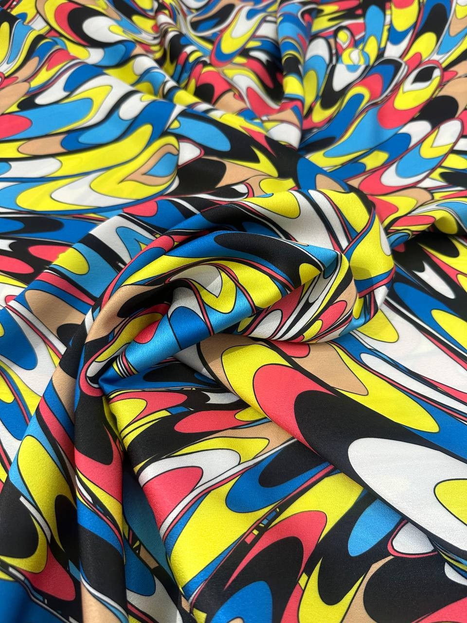 Satin Astratto Stile Pucci 3,00X1,50 - WorldTessuti