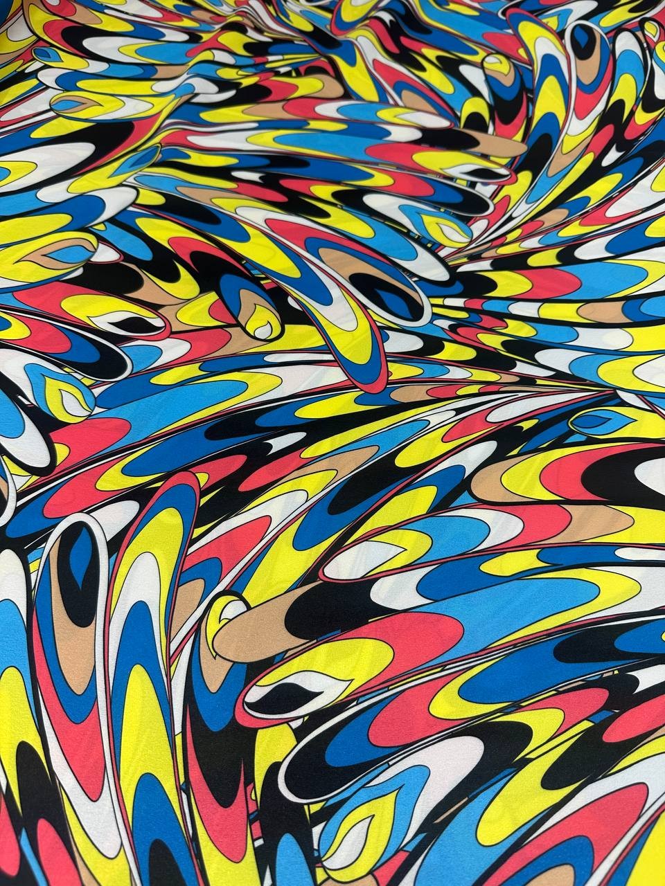 Satin Astratto Stile Pucci 3,00X1,50 - WorldTessuti