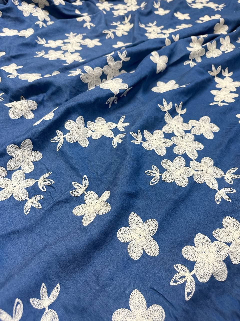 Scampolo Jeans chambray Fiorellino Ricamato 1,70x,1,40