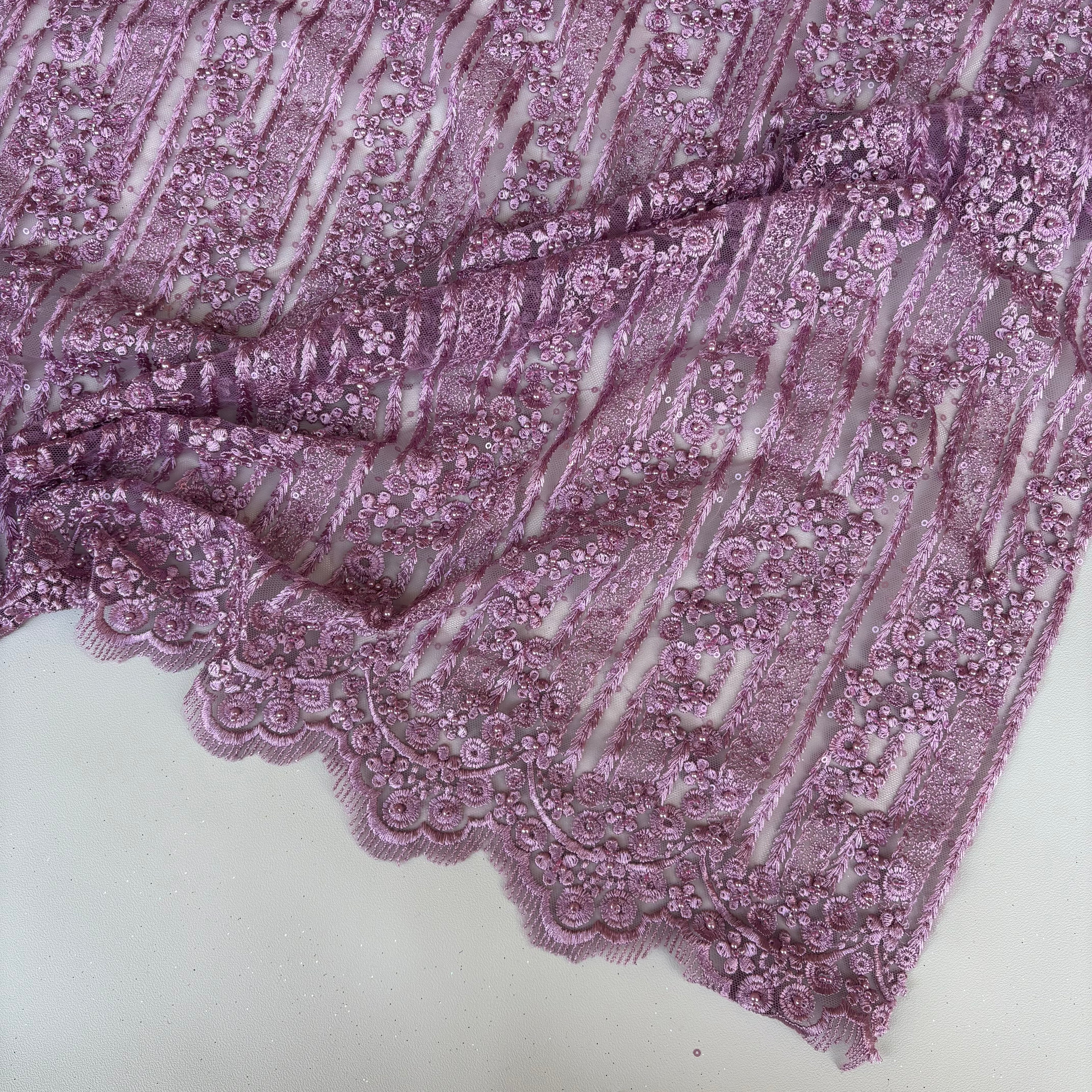 Pizzo Cerimonia floreale astratto Malva