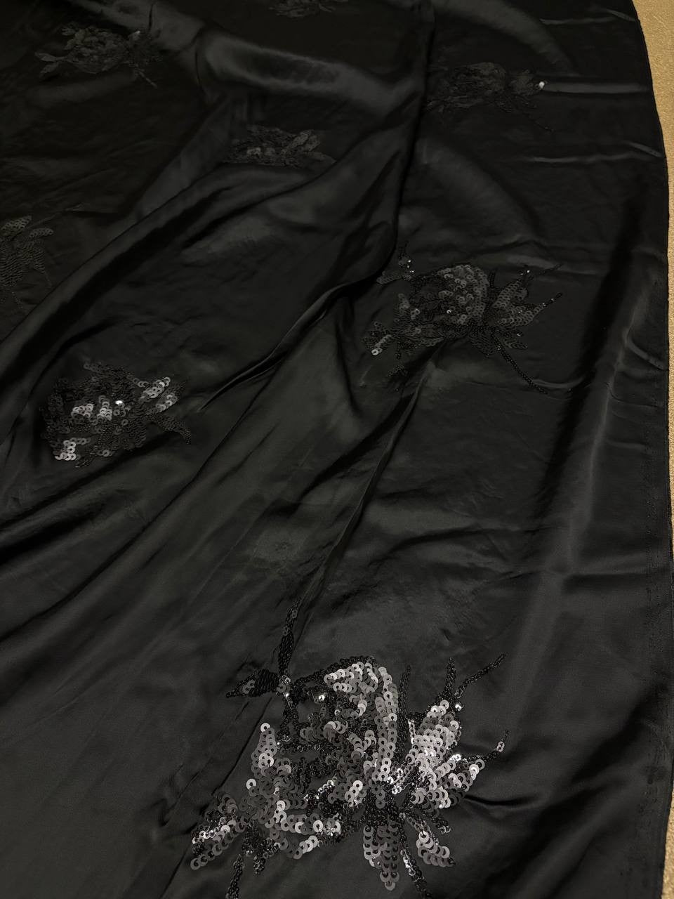 Satin Manoseta Applicazioni Pailettes Ricamata Nero