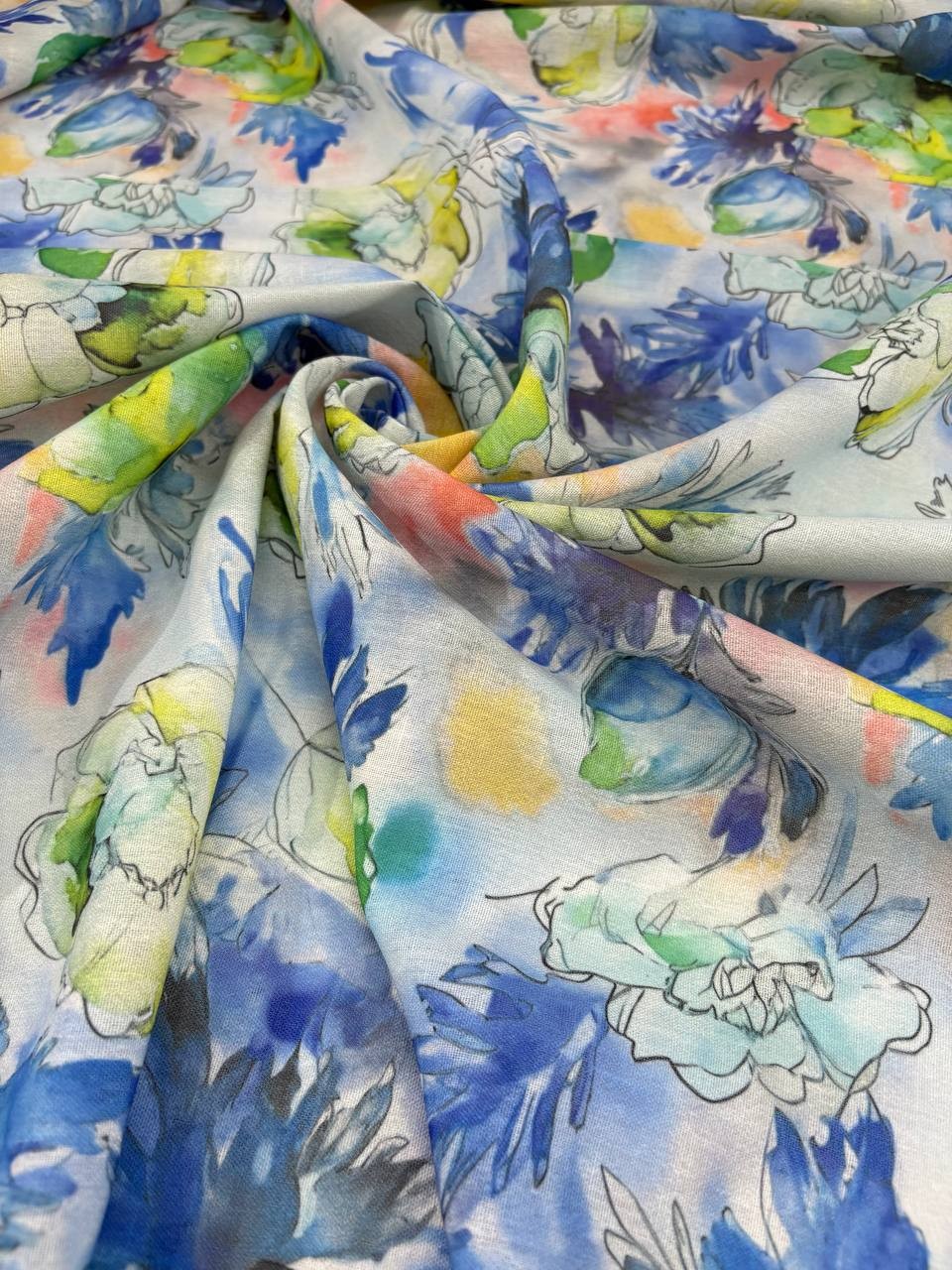 Tessuto Misto Lino Fantasia Floreale Blu Dipinto di BLU