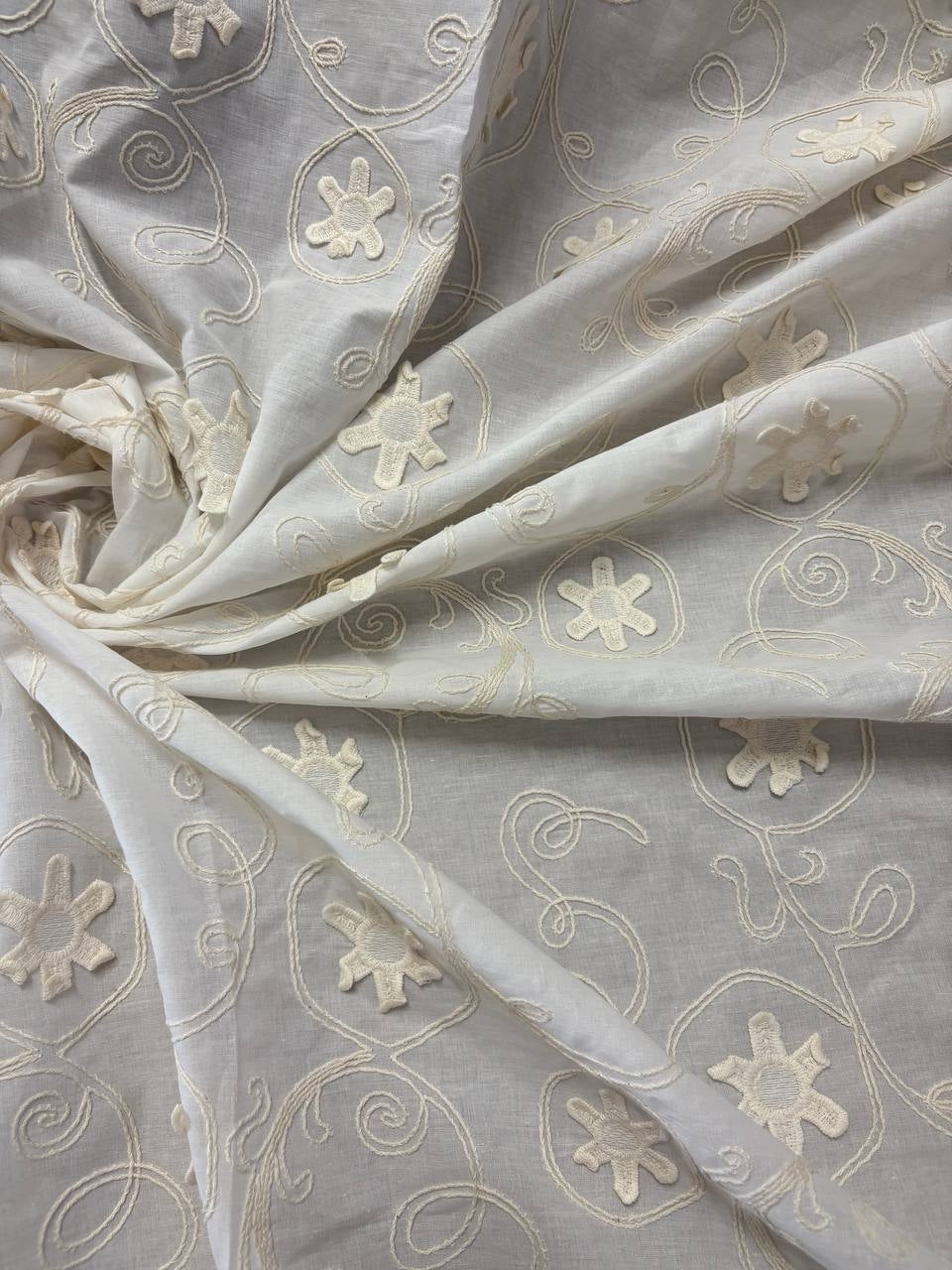 Scampolo Cotone Ricamato Bianco Fiorellino 3,20x1,50
