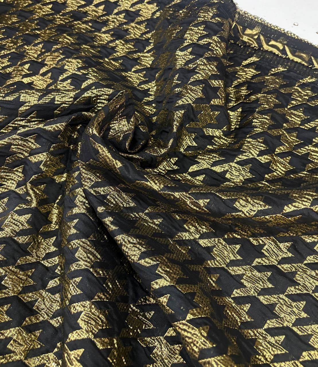 Broccato Luxury Pied De Poul Oro Nero