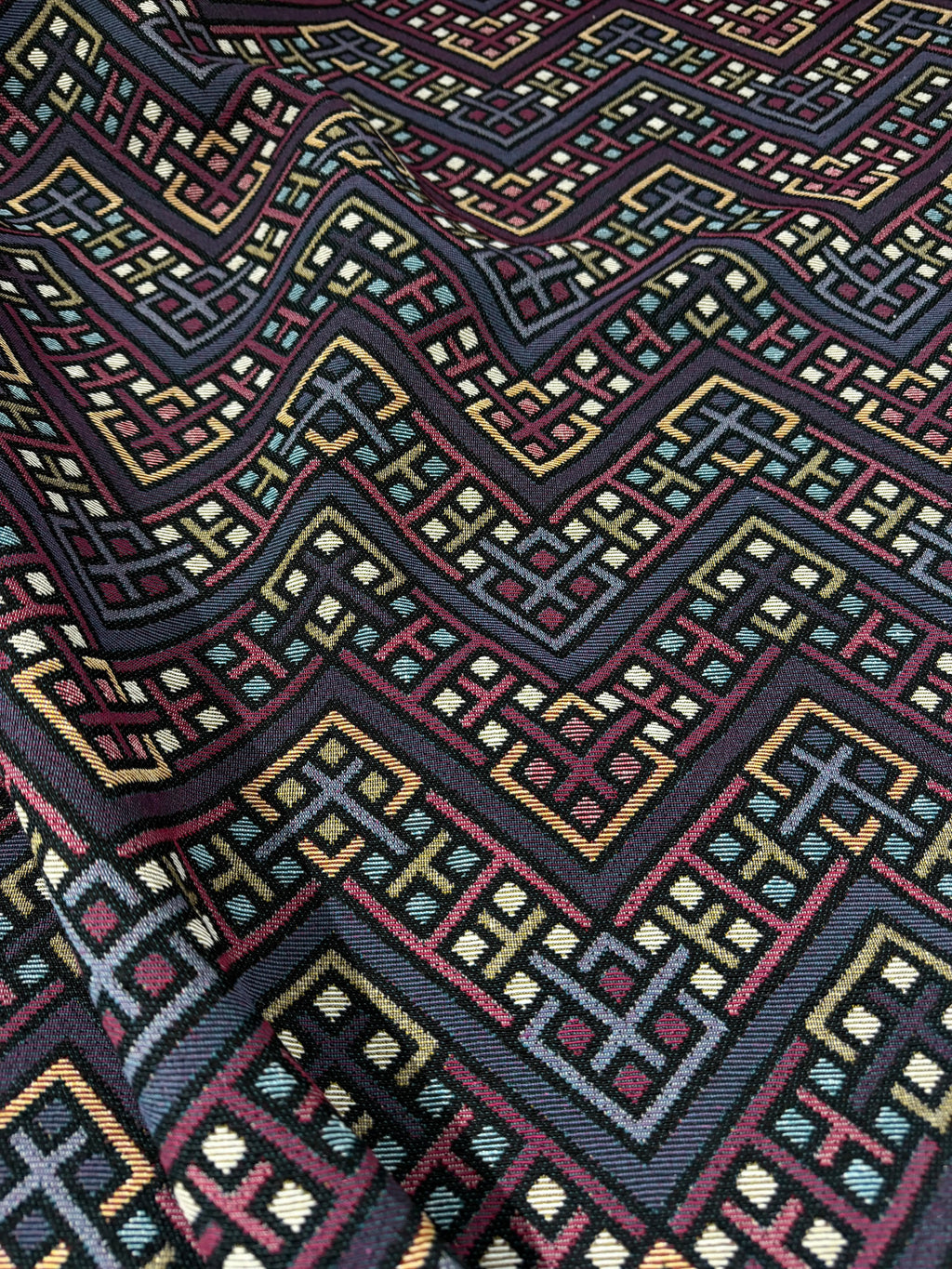 Broccato Gobelin Wax Vintage Geometrico con i toni del lilla