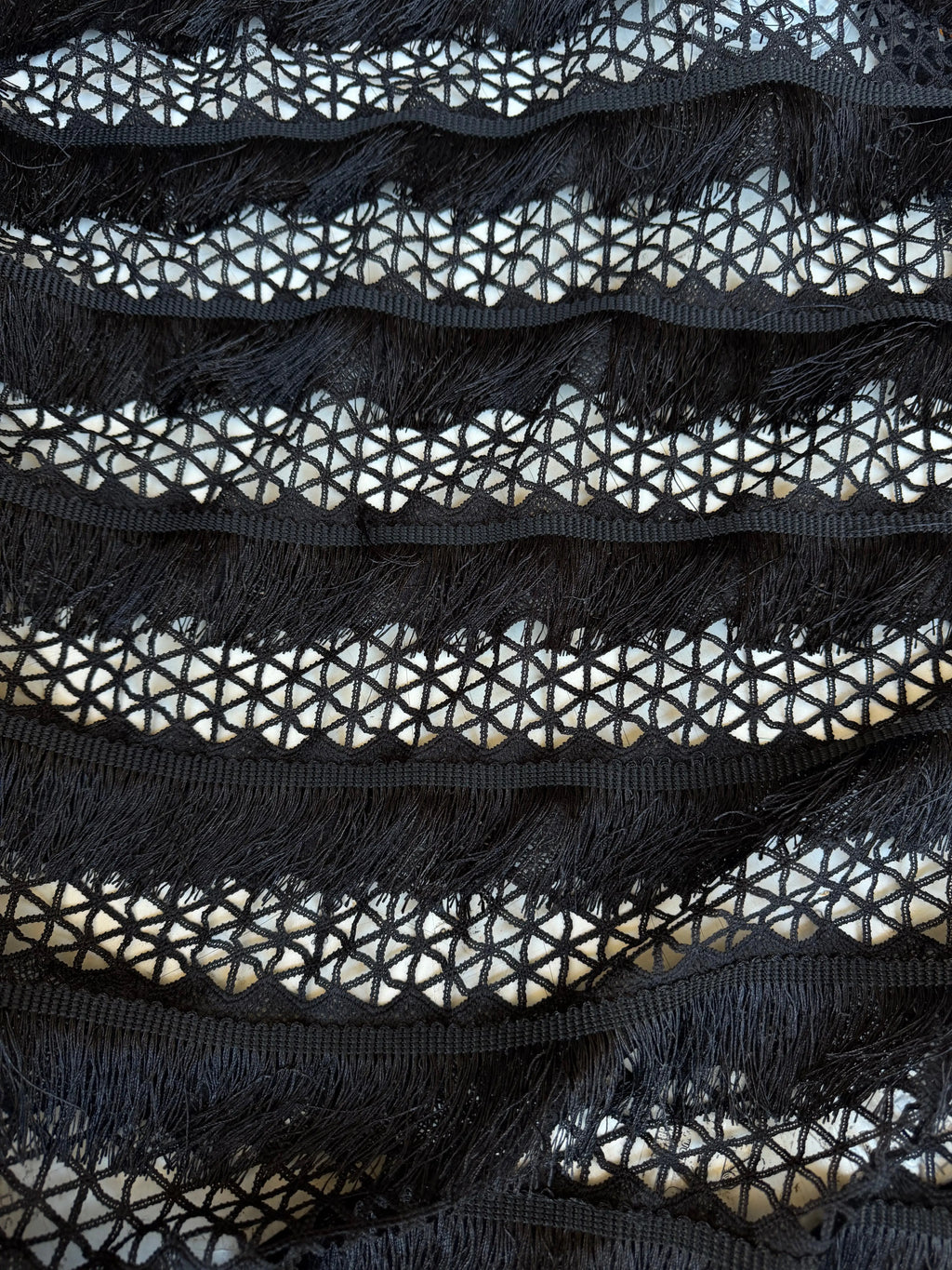 Scampolo Pizzo Traforato con Piume Nero 0,80x1,50