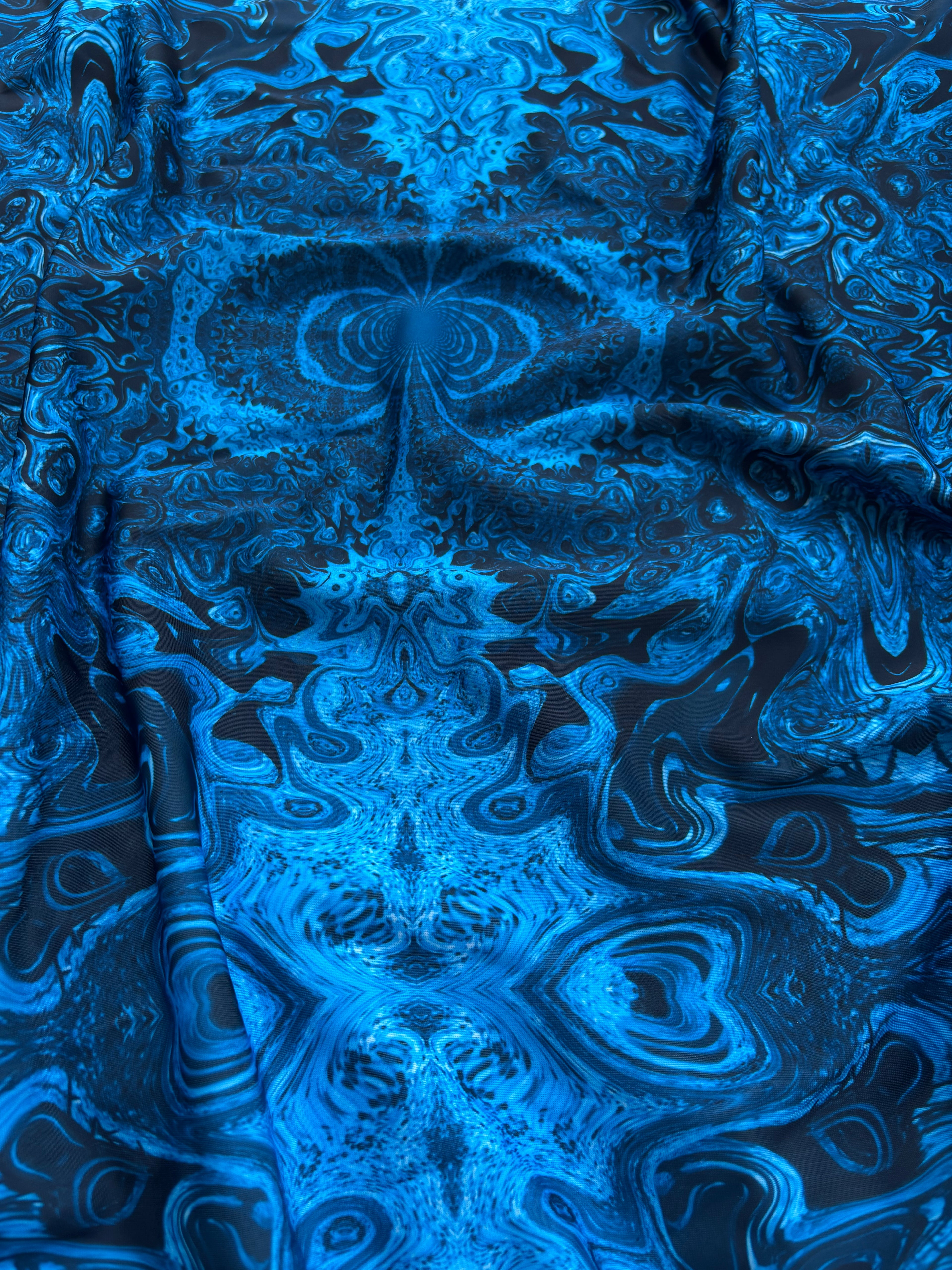 Lycra astratto caleidoscopico blu