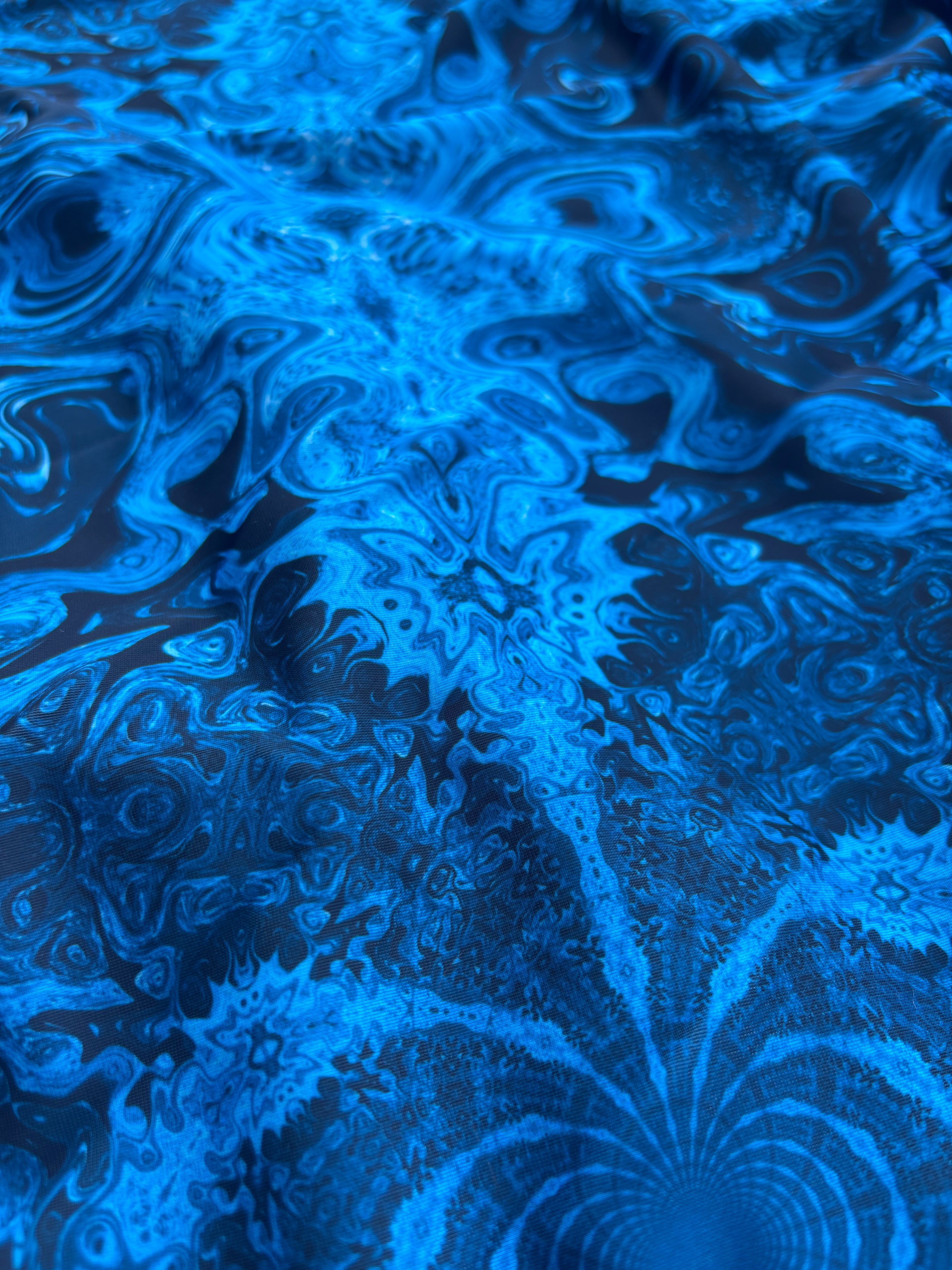 Lycra astratto caleidoscopico blu