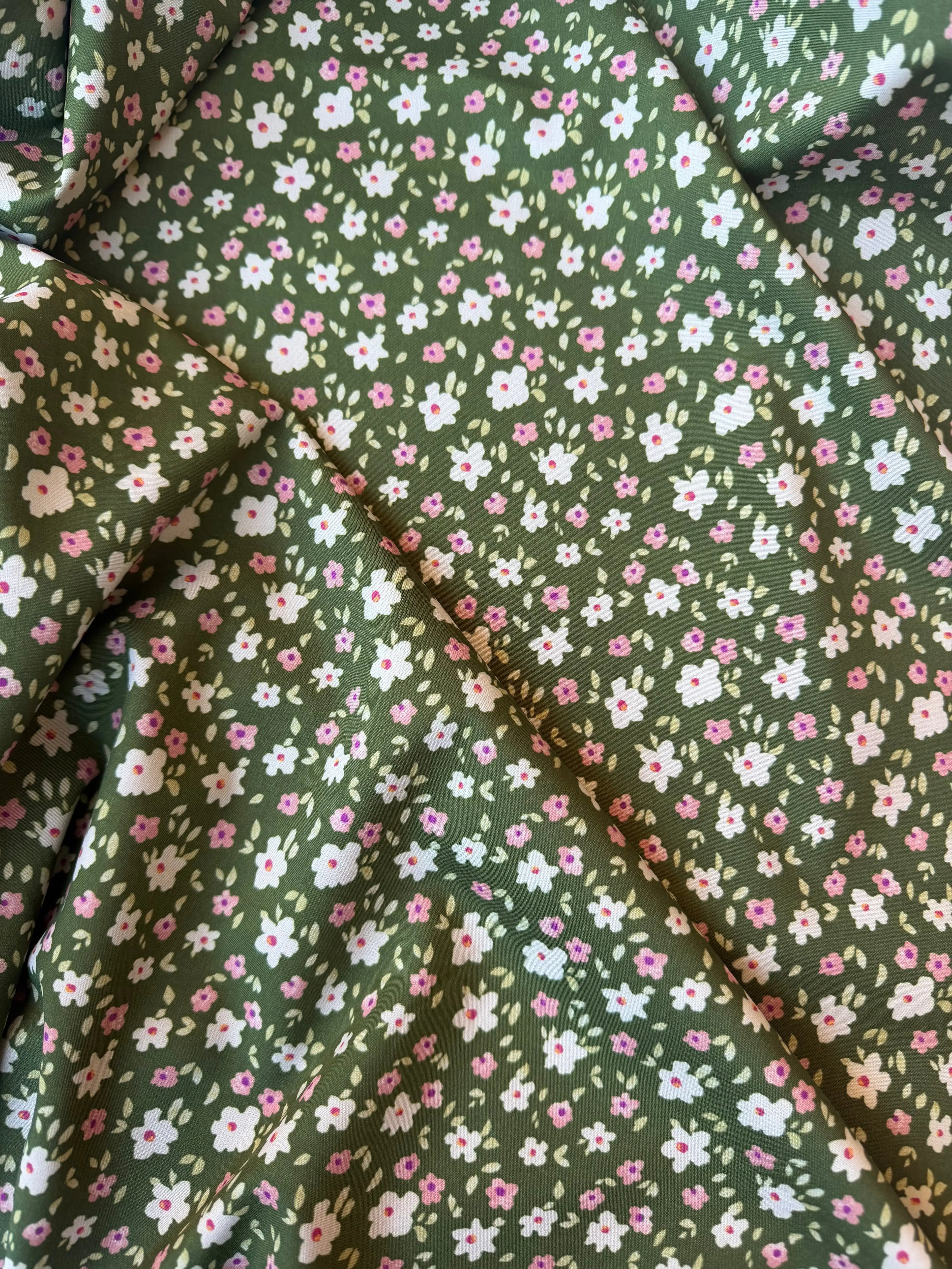 Popelina de viscosa provenzal con flores de primavera