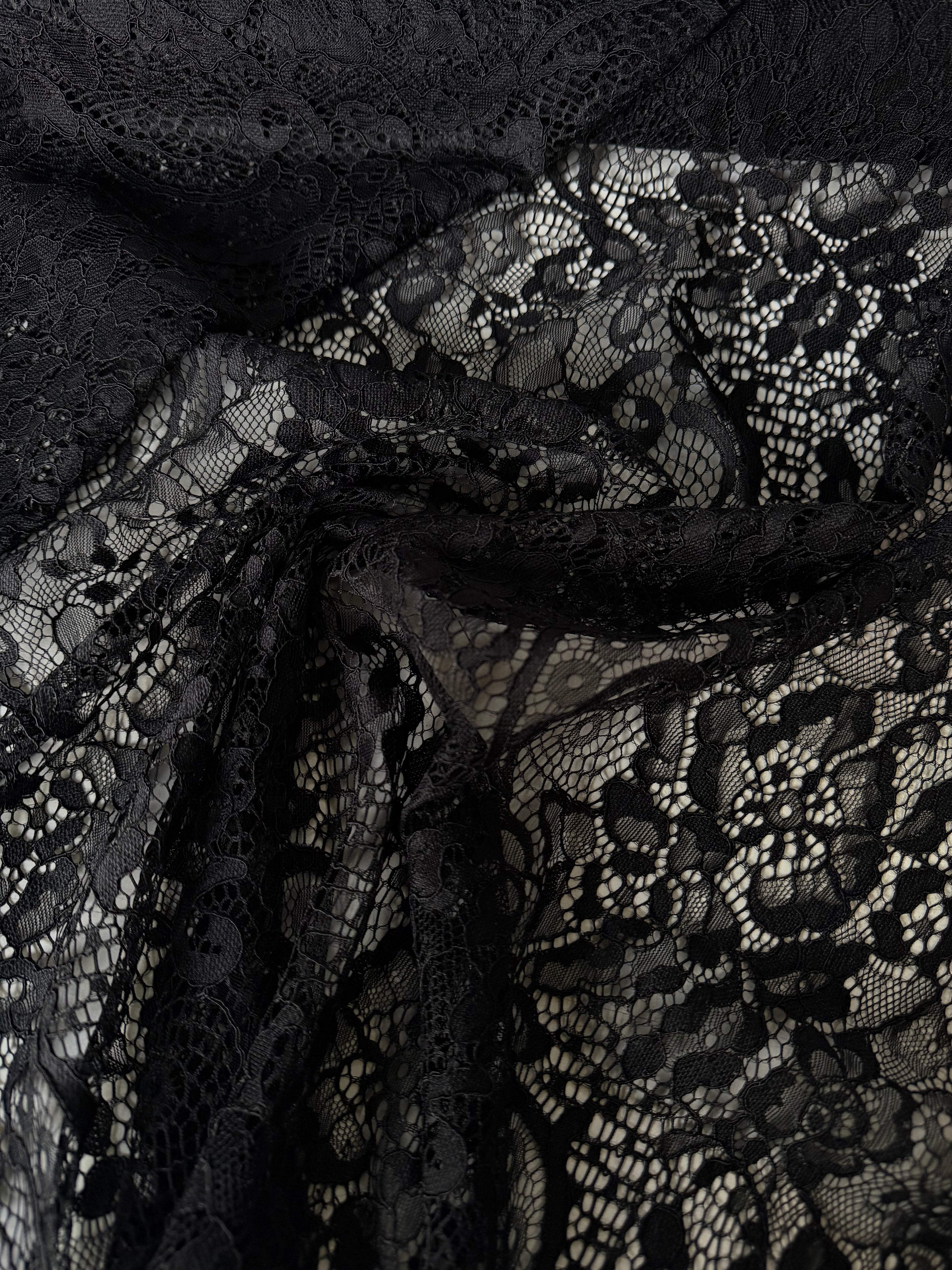 Encaje de macramé festoneado negro
