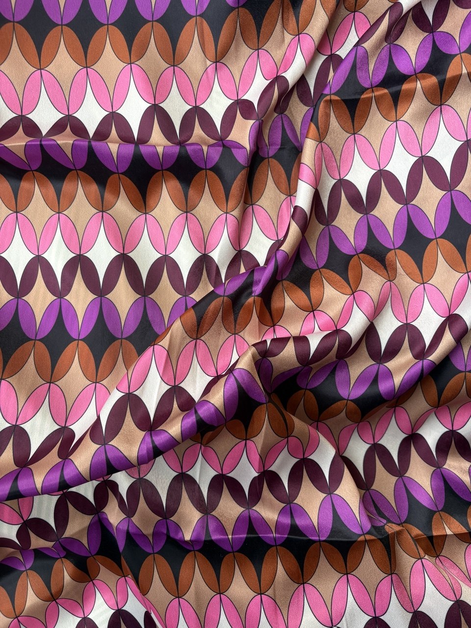 Satin Manoseta geometrico wax