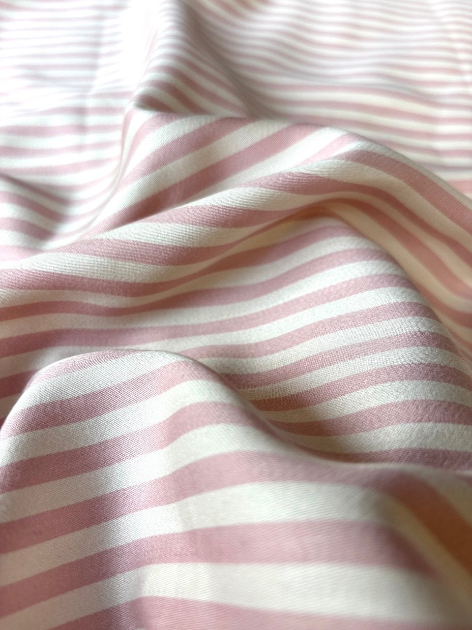 Tessuto Satin Riga Stretta