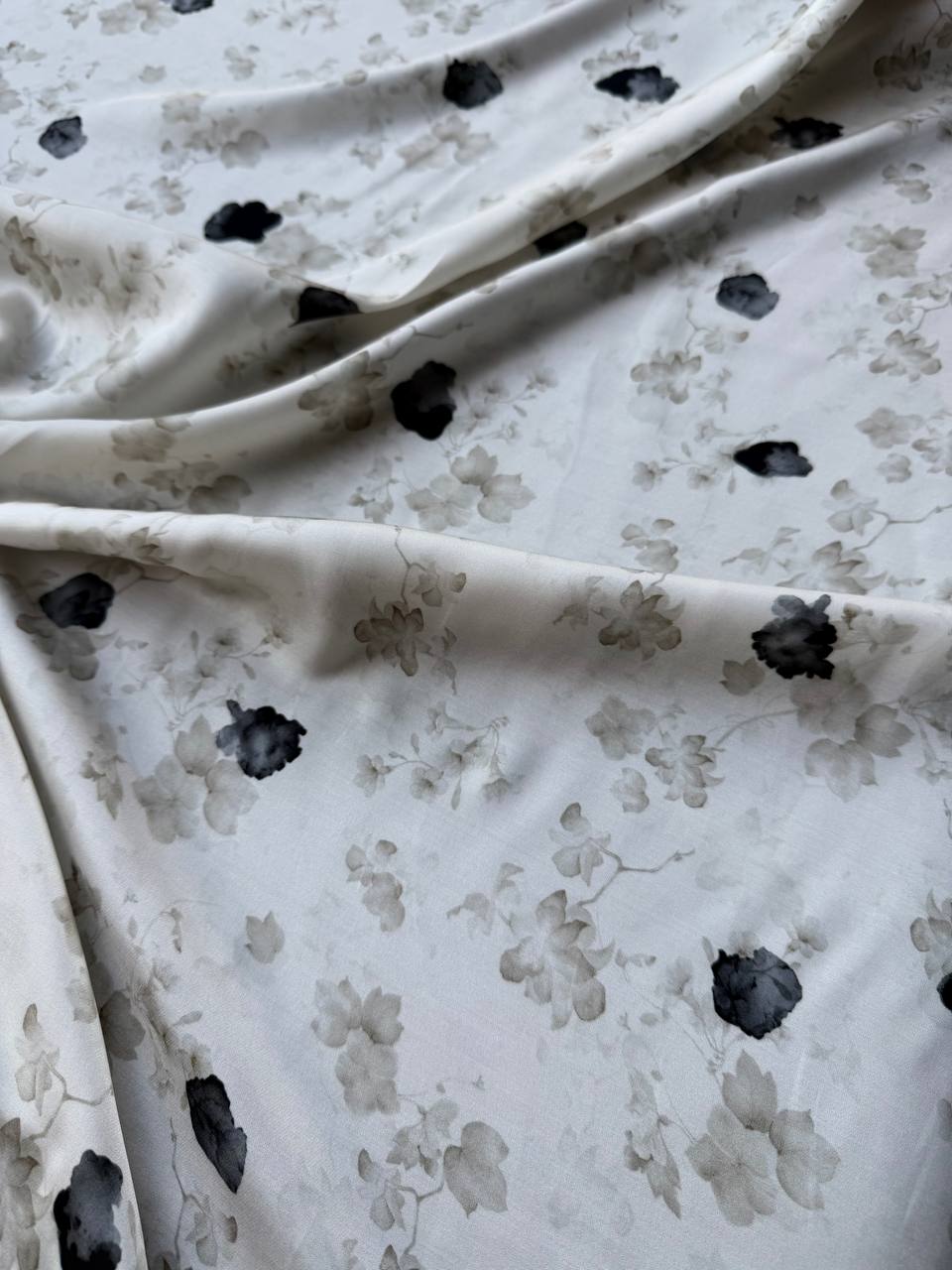 Tessuto Satin Viscosa Floreale Eliseo