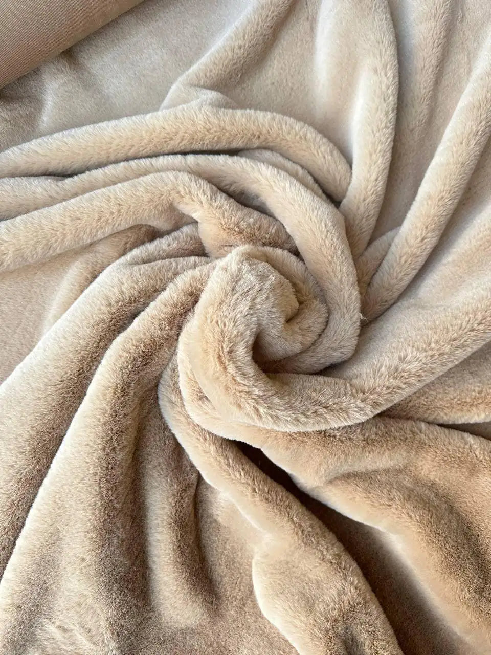 Pelliccia Ecologica Pelo Corto Raso (SOTTOPREZZO) BEIGE