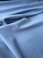 Tessuto cady blu avio elegante per capi formali