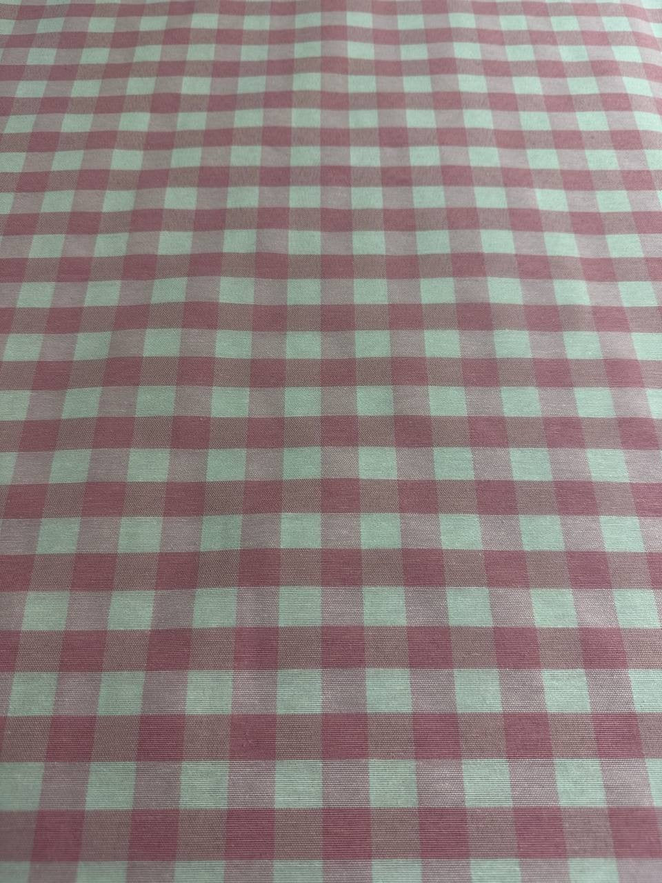 Dettaglio trama tessuto cotone quadri rosa classico tinto in filo