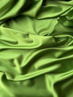 Doppio raso fluido verde acido, tessuto satinato leggero per vestiti eleganti e camicie