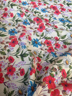 Dettaglio tessuto misto lino floreale con stampa a fiori, variante floreale fondo crema