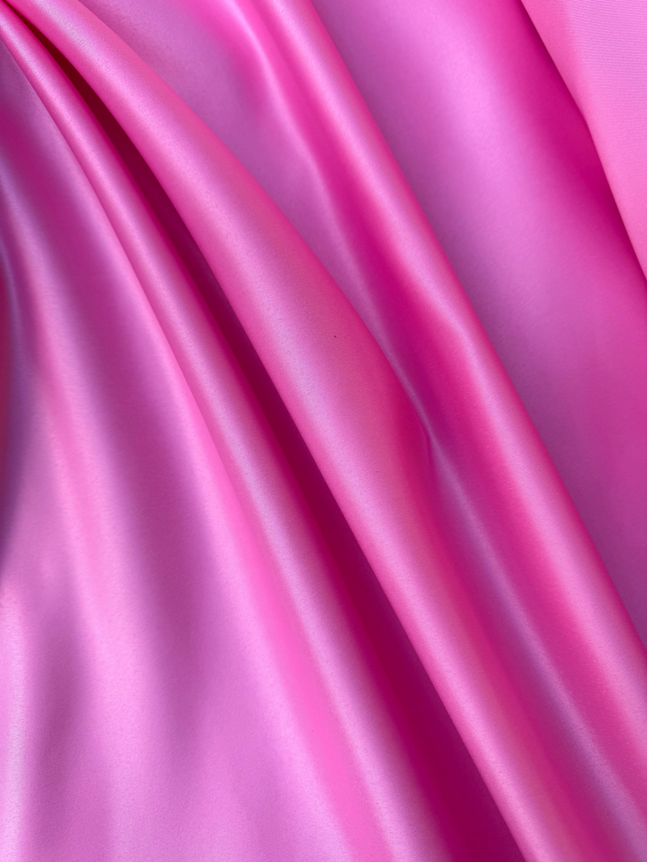 Raso duchesse Vesuvio rosa, tessuto satinato compatto per vestiti eleganti