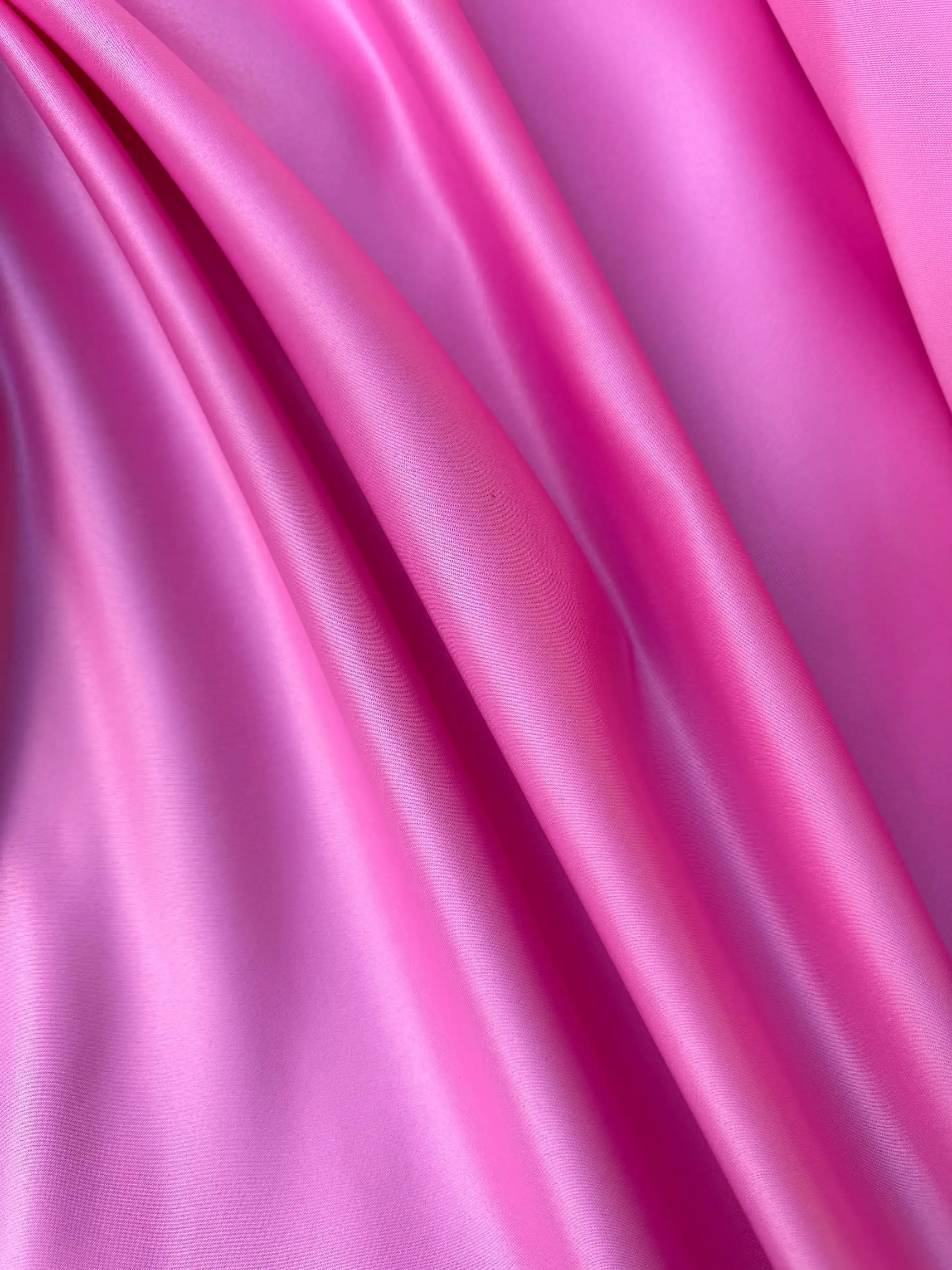 Raso duchesse Vesuvio rosa, tessuto satinato compatto per vestiti eleganti