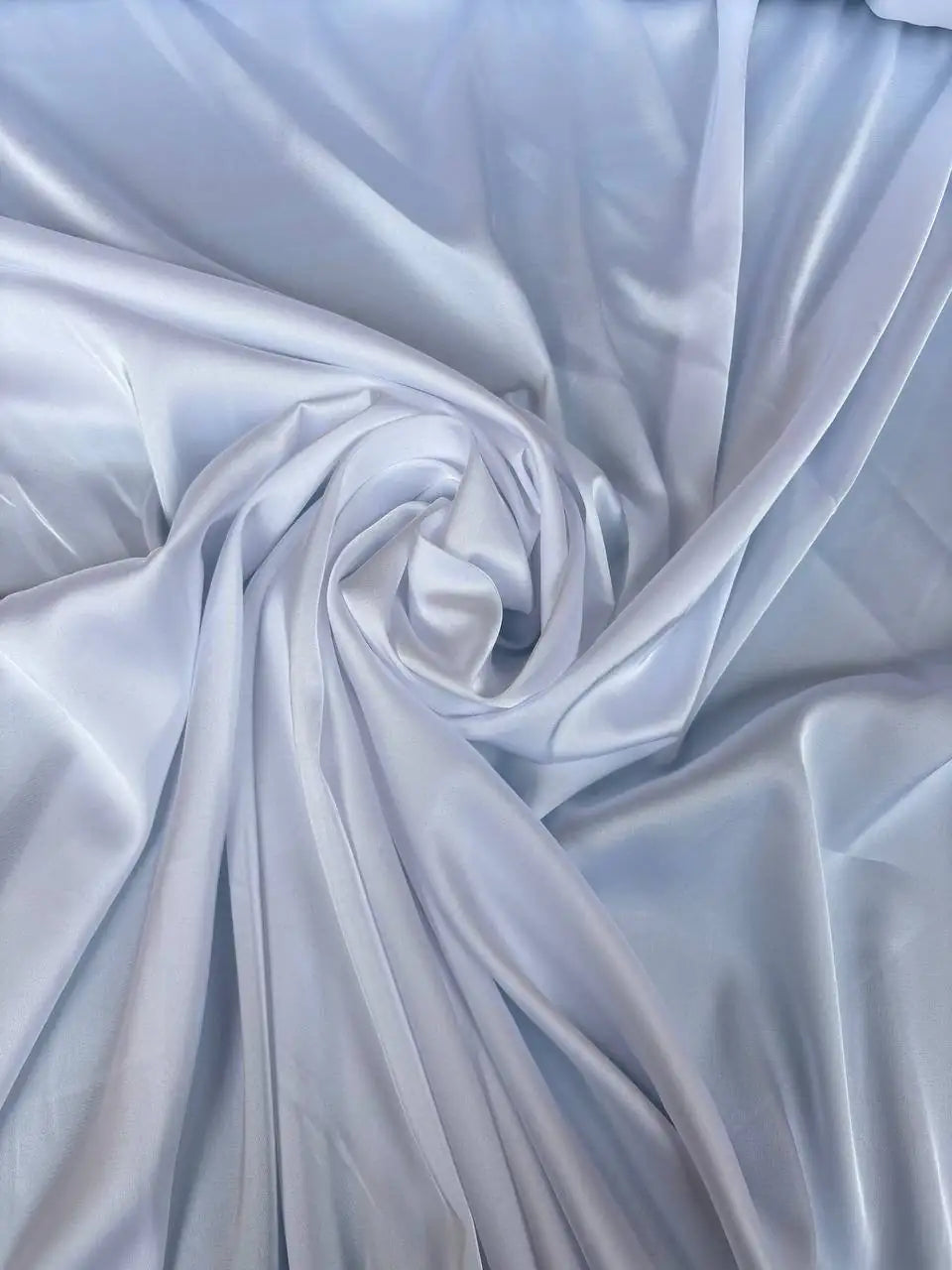 Satin raso manoseta bianco, tessuto morbido e lucido per vestiti da sera
