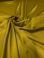 Tessuto satin raso manoseta oro invecchiato, fluido e luminoso, ideale per abiti eleganti e capi sartoriali