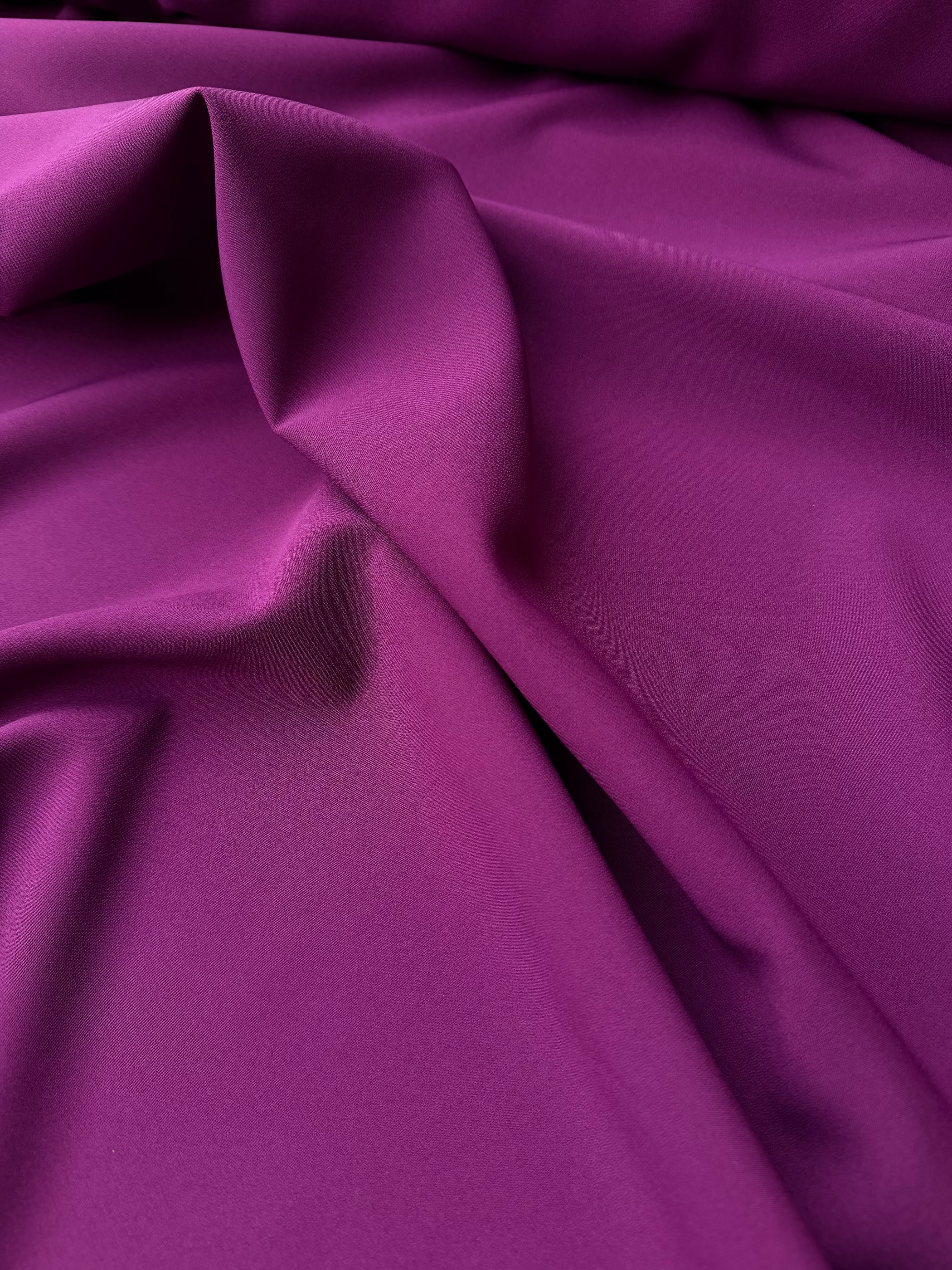 Tessuto cady elastico prugna ideale per tailleur e completi eleganti