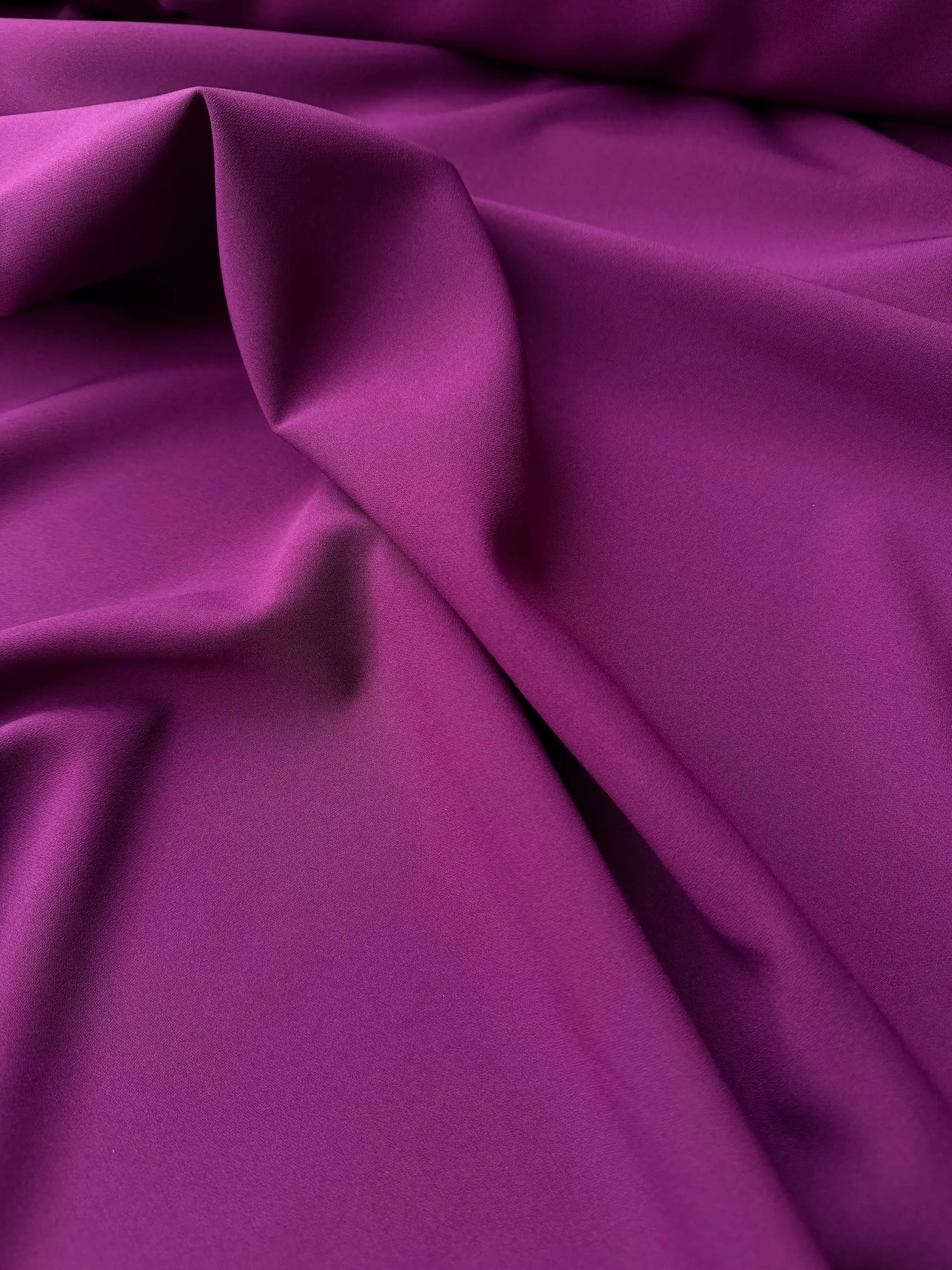 Tessuto cady elastico prugna ideale per tailleur e completi eleganti