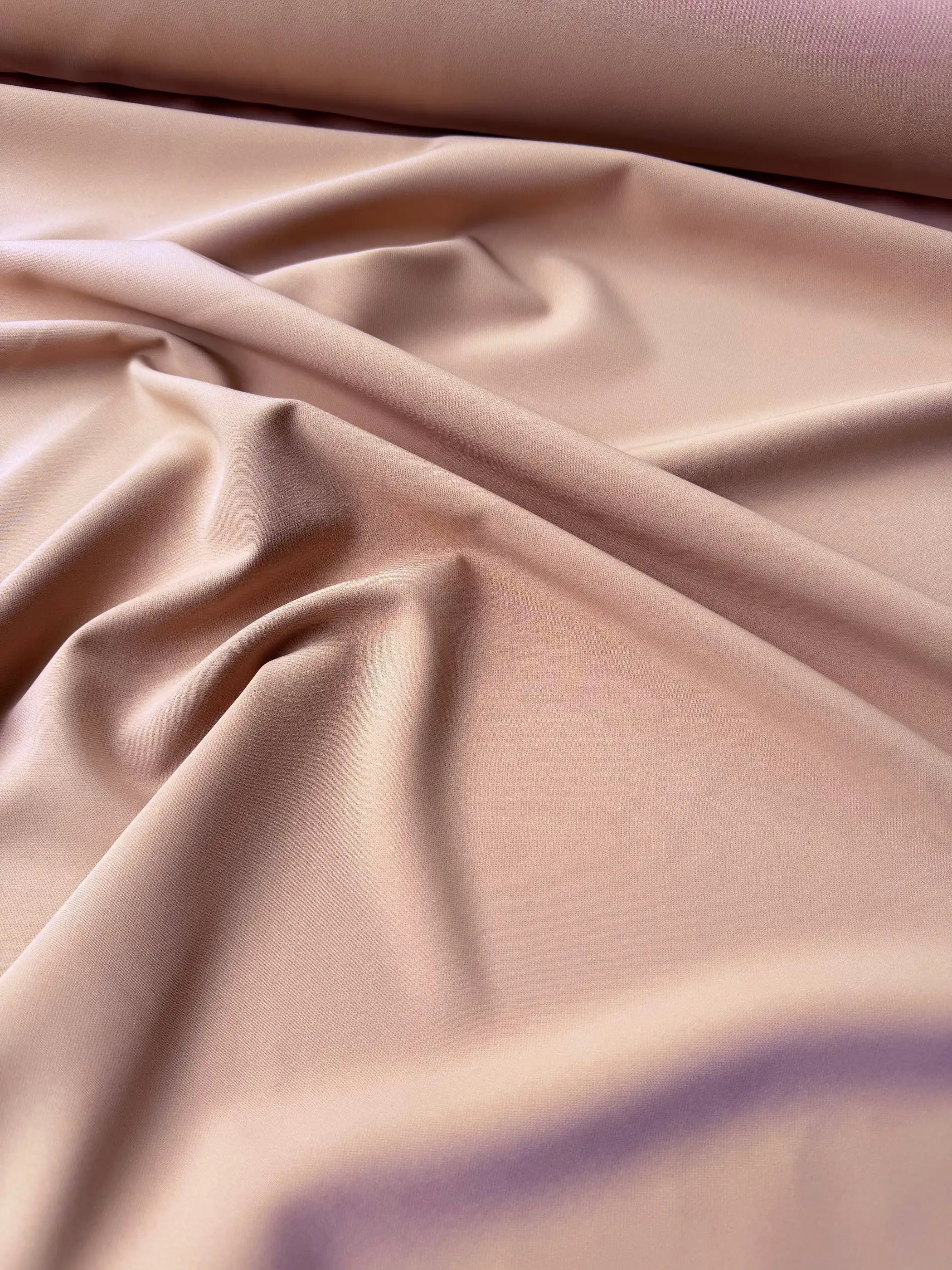 Tessuto cady elastico rosa cipria per abiti eleganti e vestiti aderenti