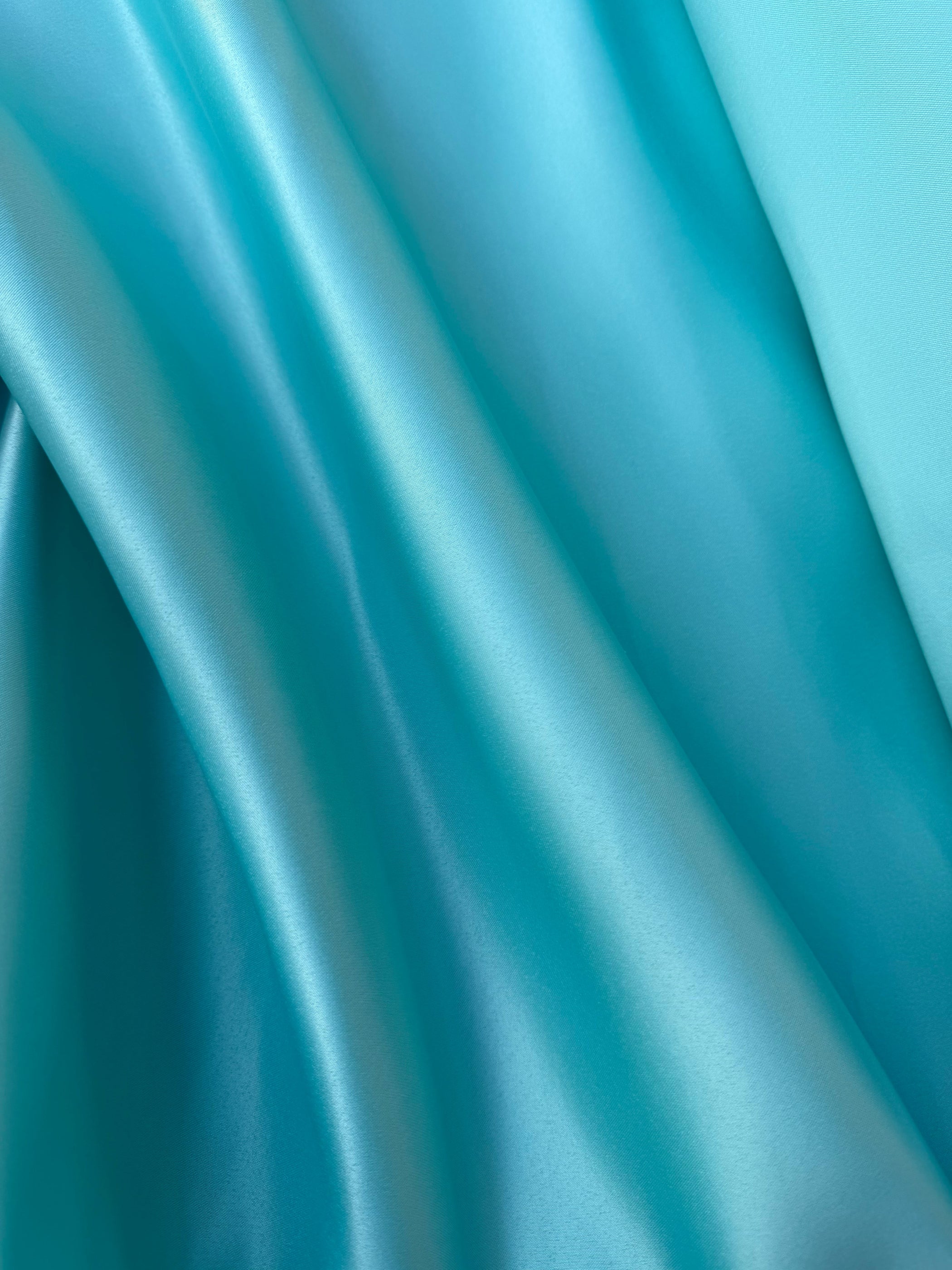 Tessuto duchesse verde tiffany strutturato per abiti da sera e capi sartoriali