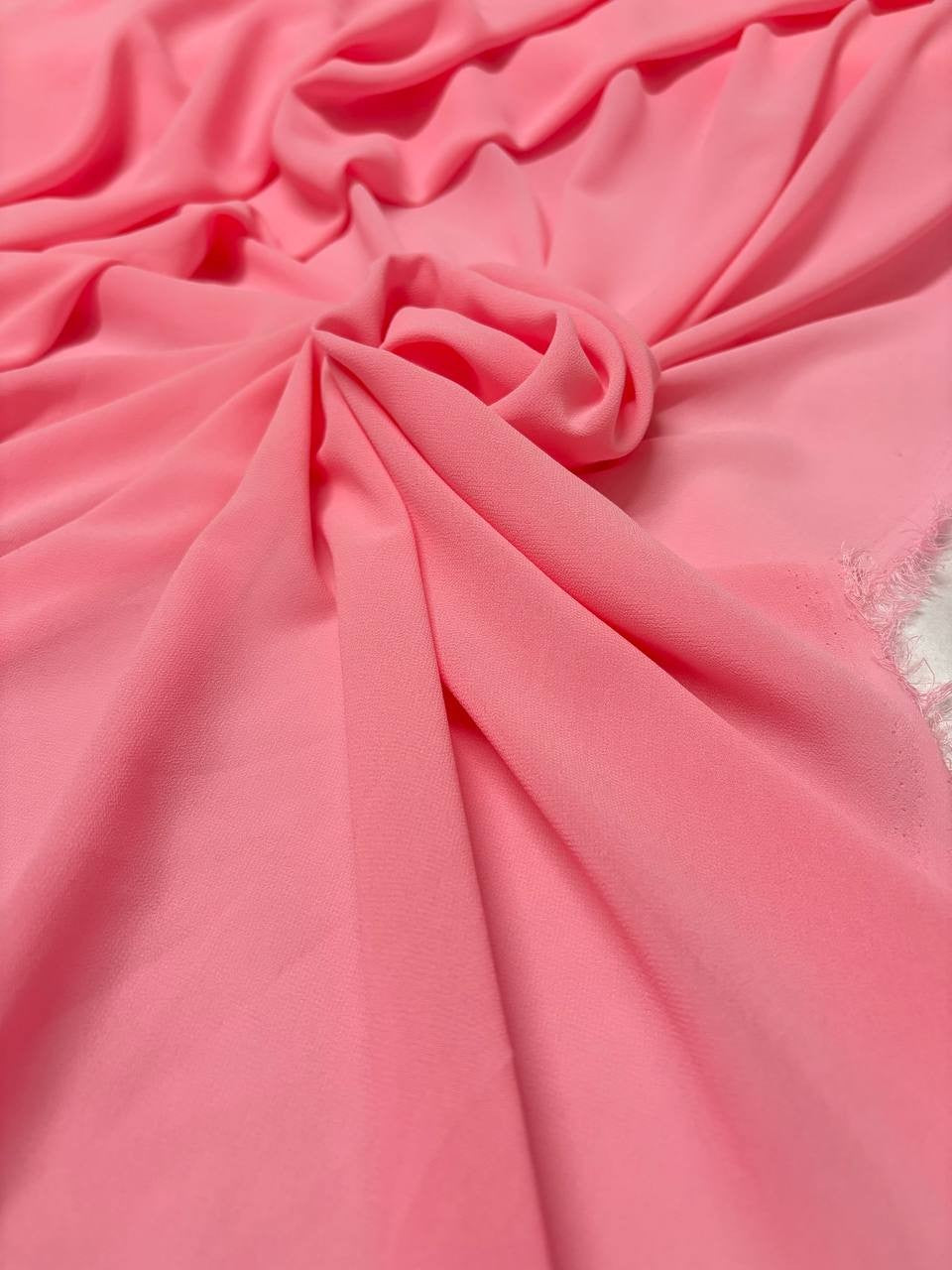 Tessuto georgette tinta unita colore rosa forte, leggero e fluido, ideale per abiti eleganti e camicie