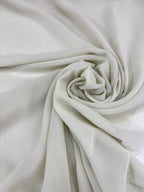 Tessuto georgette grigio perla, ideale per abiti da sera e foulard leggeri