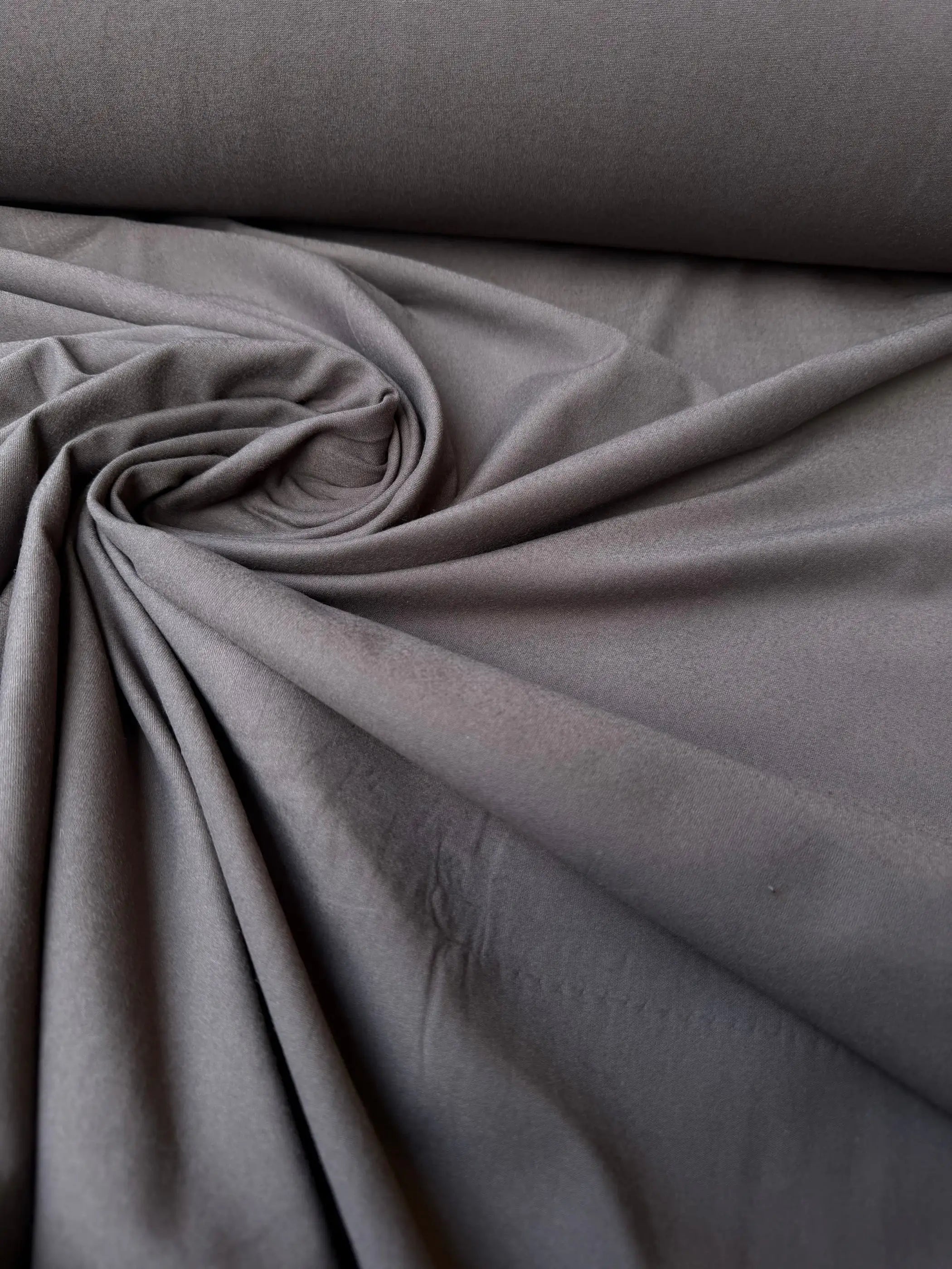 Tessuto jersey cotone grigio topo per abbigliamento leggero e quotidiano
