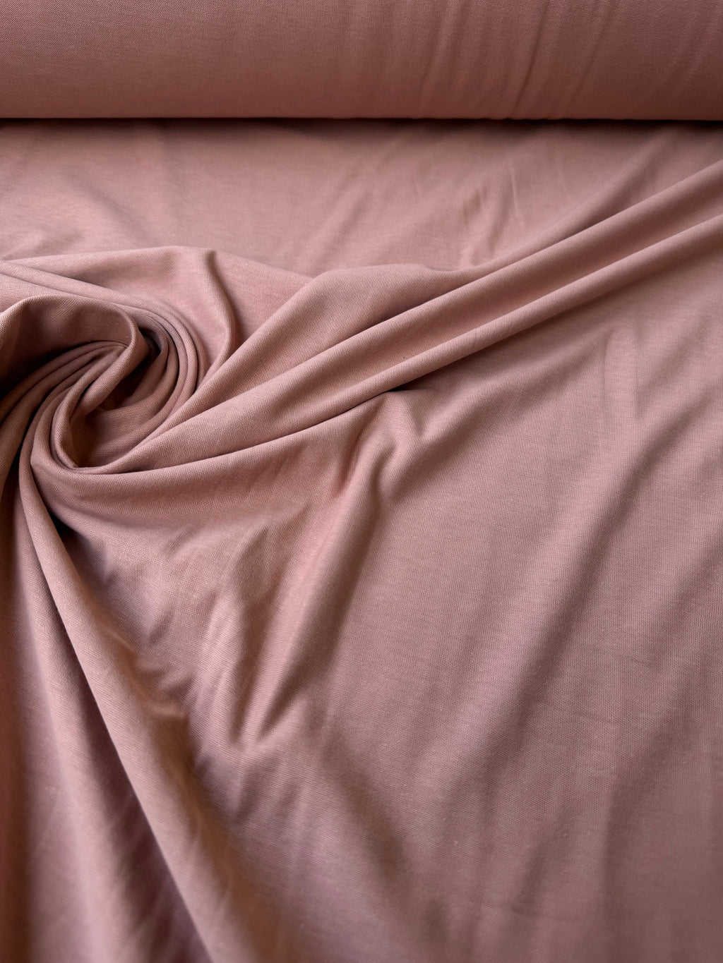 Tessuto jersey cotone rosa antico per magliette e abbigliamento quotidiano