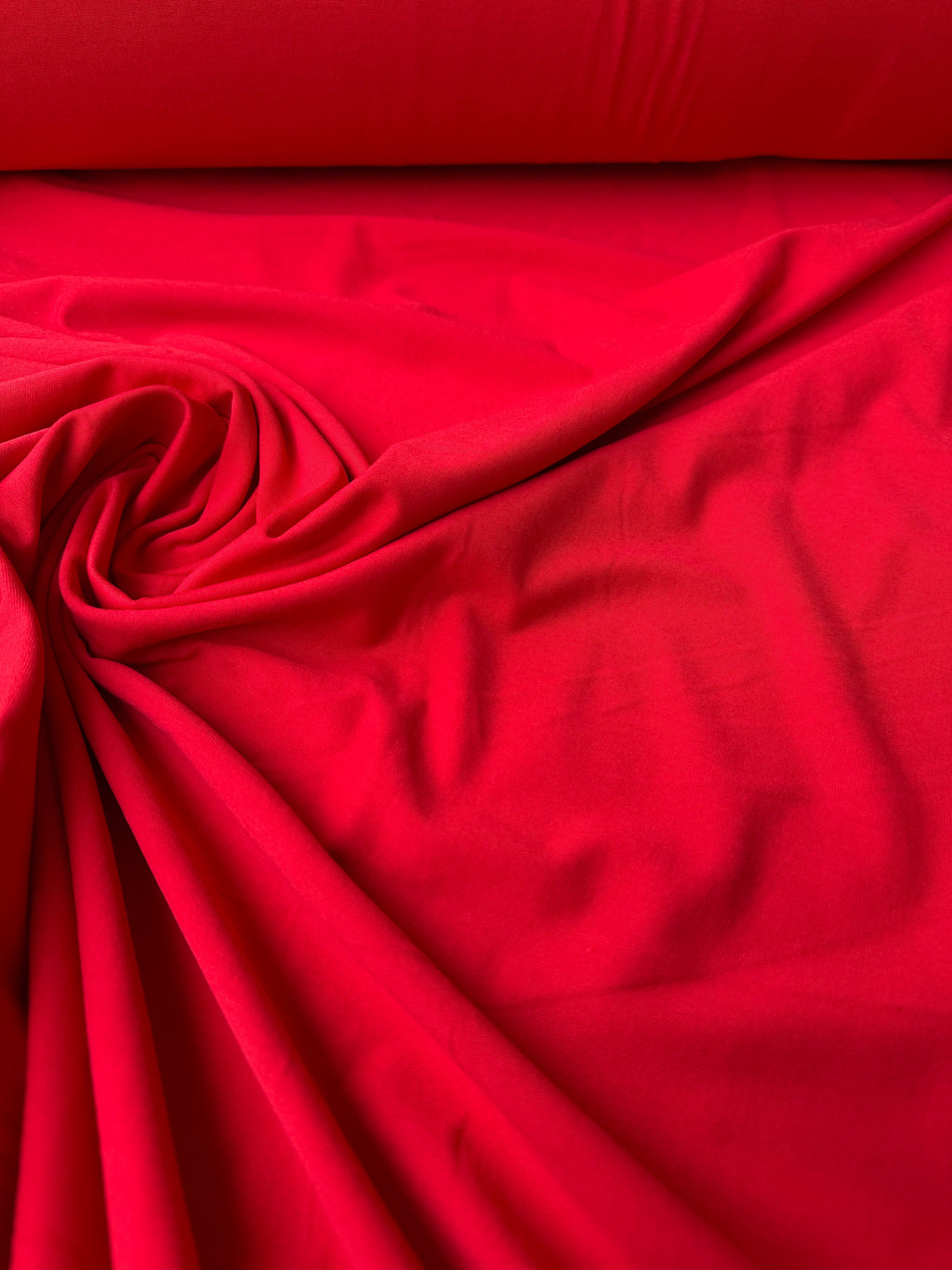 Tessuto jersey cotone rosso per abbigliamento leggero e quotidiano