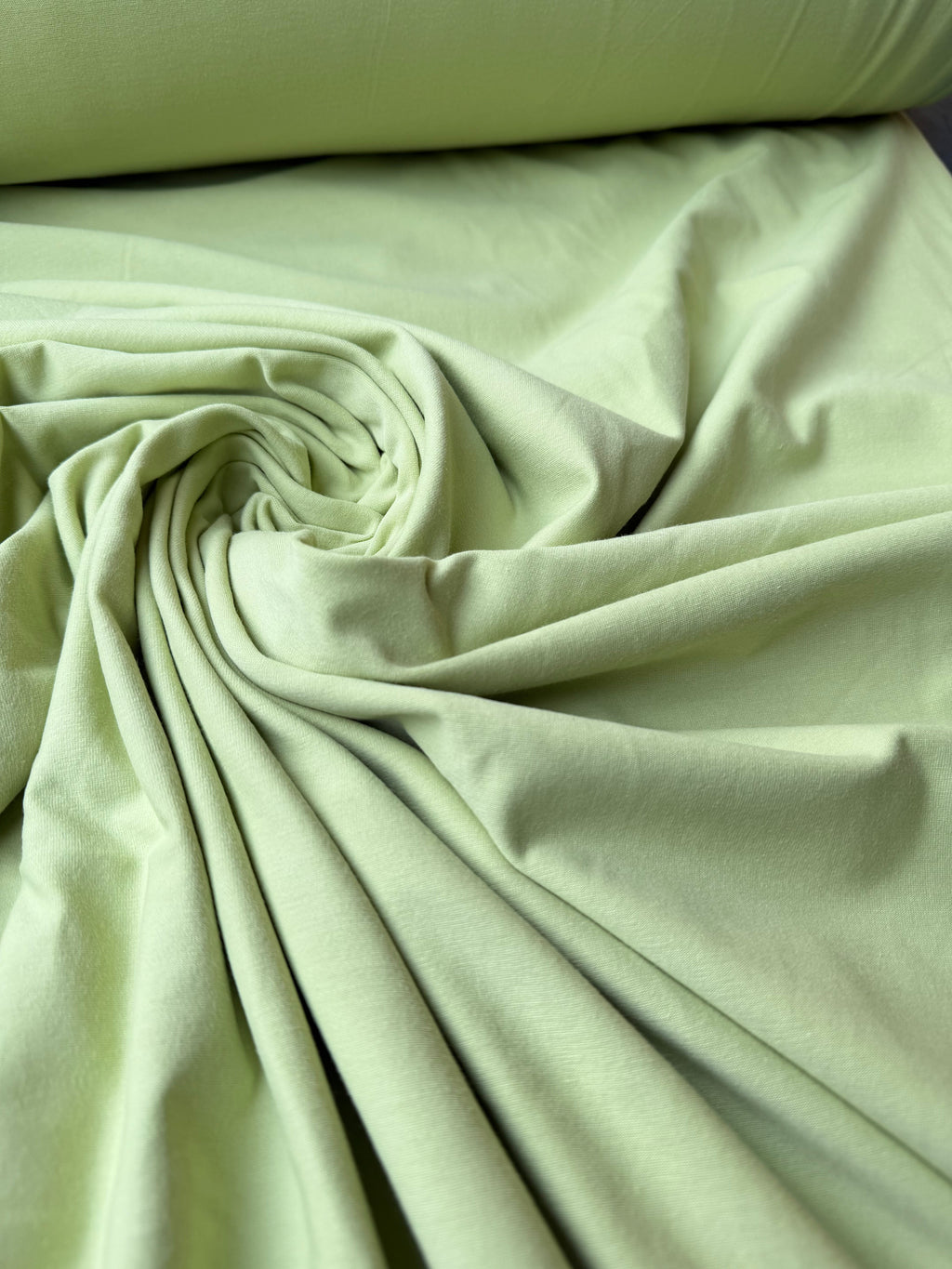 Tessuto jersey cotone verde mela per abbigliamento leggero e quotidiano