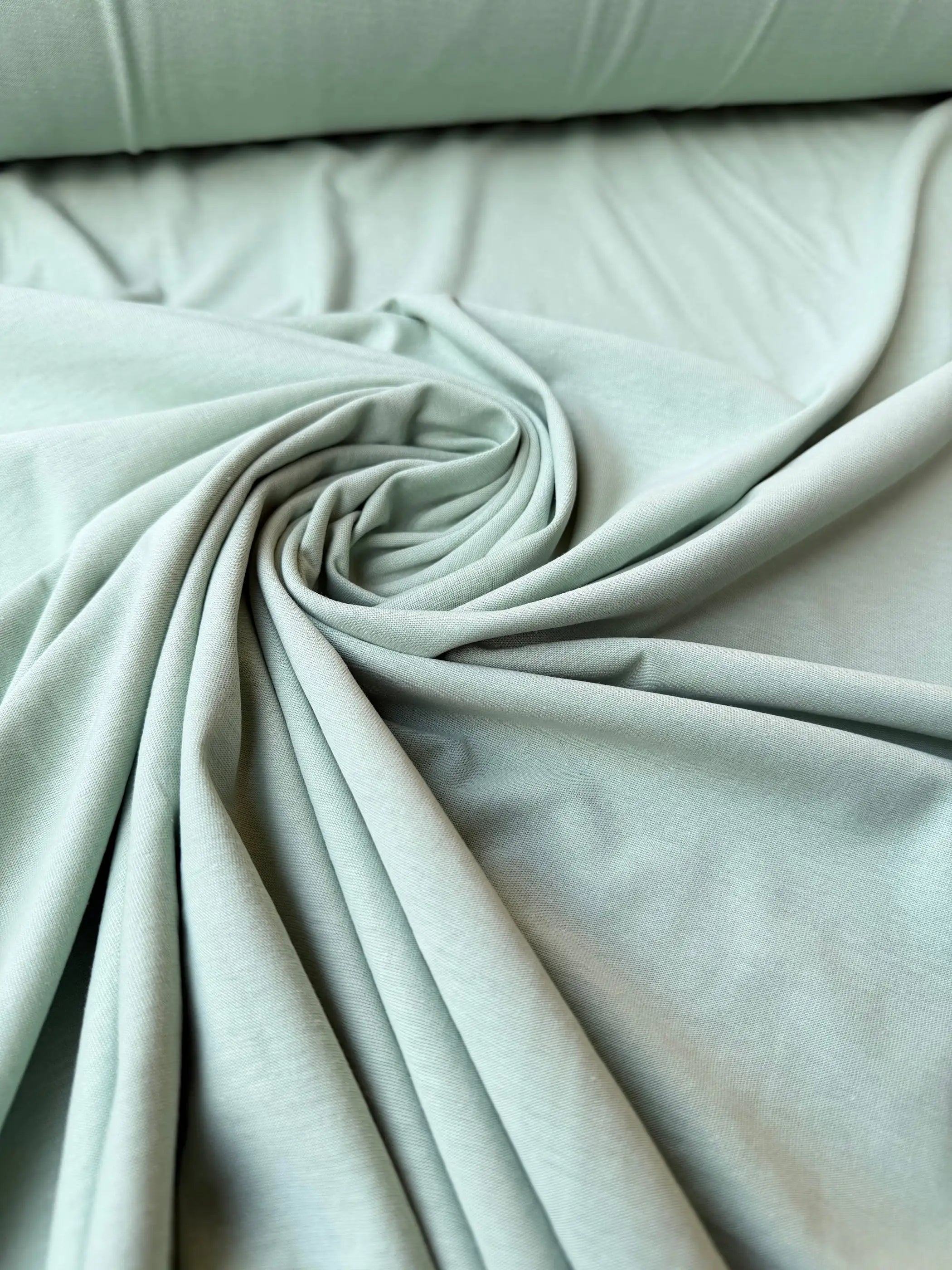 Jersey cotone elasticizzato verde menta per abiti casual e capi comodi