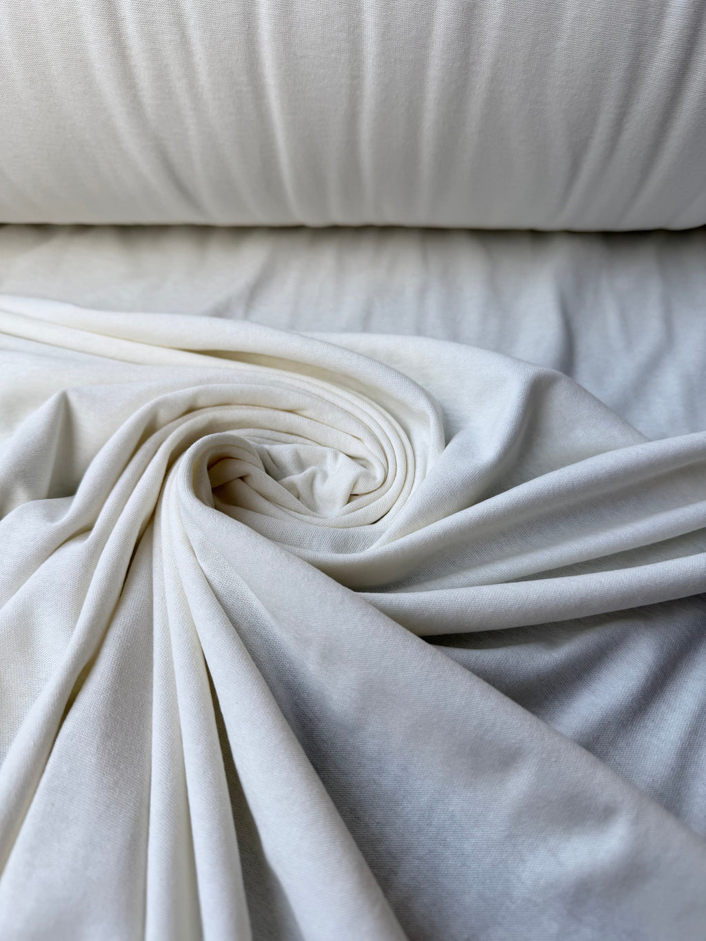 Tessuto jersey cotone morbido panna ideale per abbigliamento bambino