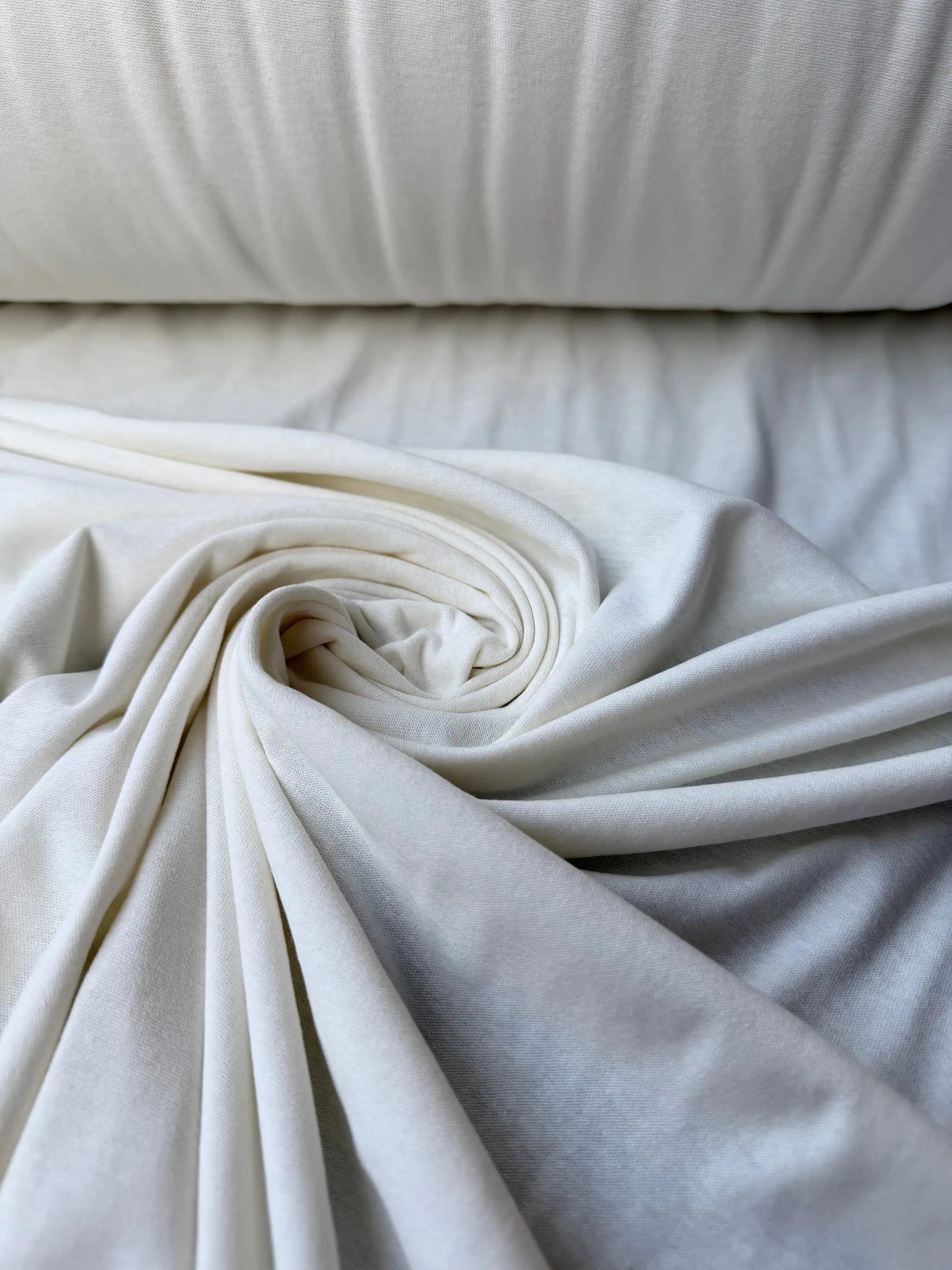 Tessuto jersey cotone morbido panna ideale per abbigliamento bambino