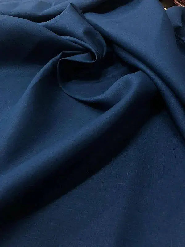 Tessuto puro lino Dante colore blu medio, naturale e traspirante, ideale per camicie e abbigliamento estivo