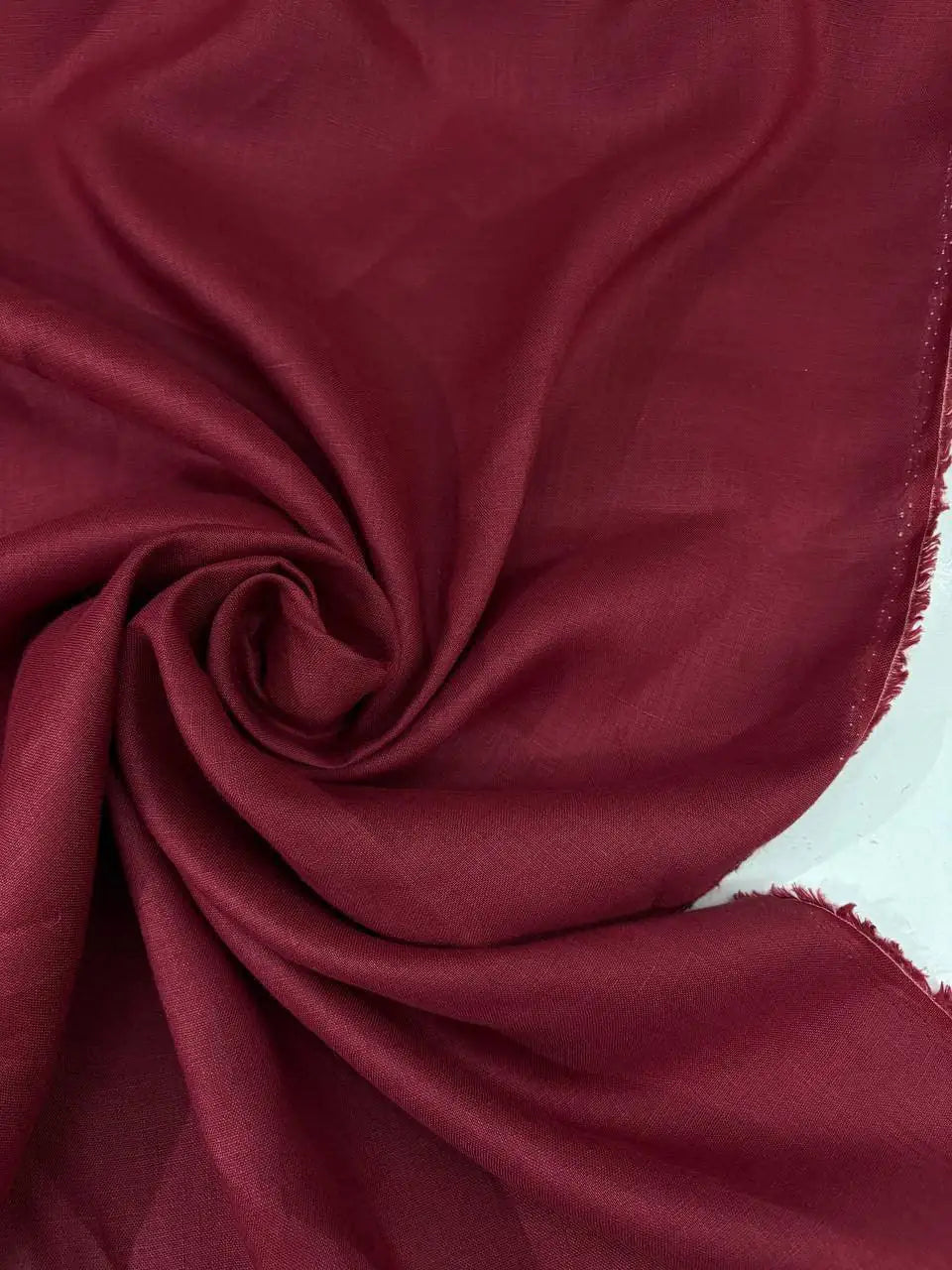 Tessuto puro lino Dante colore bordeaux, naturale e traspirante, ideale per camicie e abbigliamento estivo