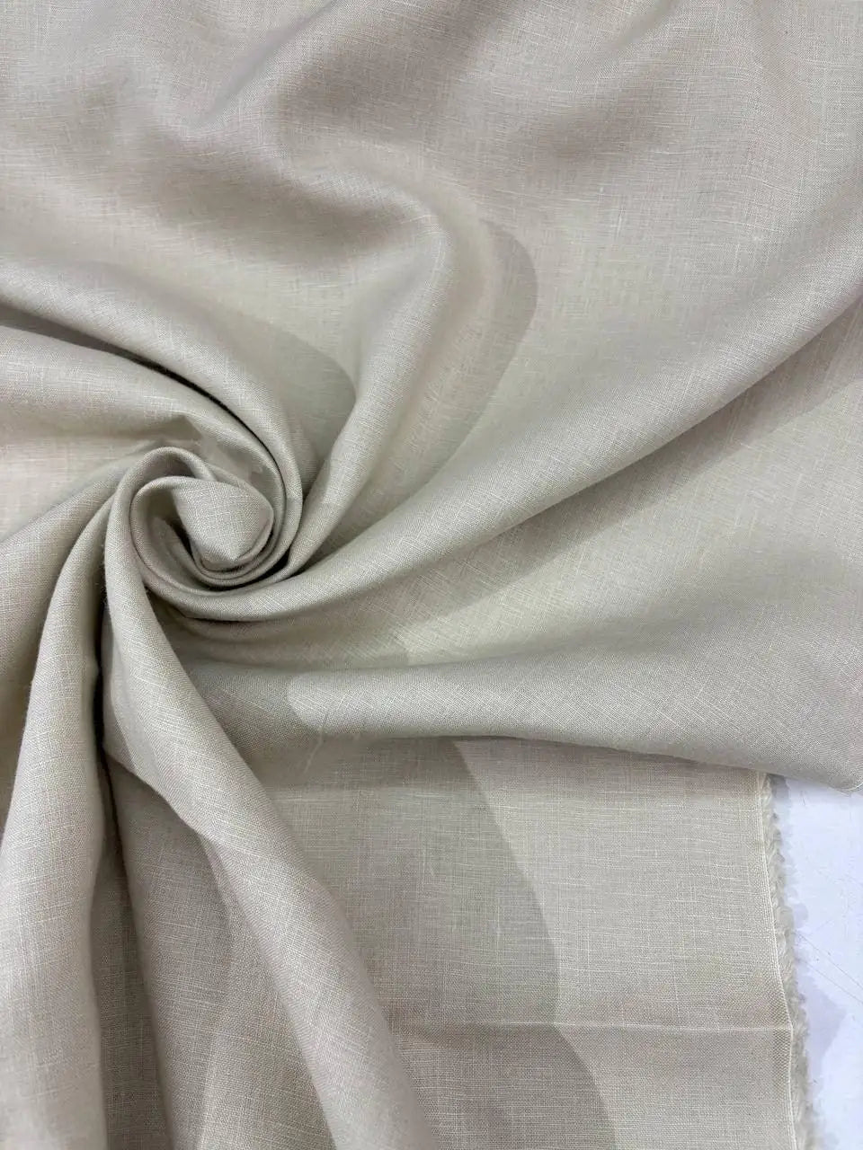 Tessuto puro lino Dante colore crema, naturale e traspirante, ideale per camicie e abbigliamento estivo