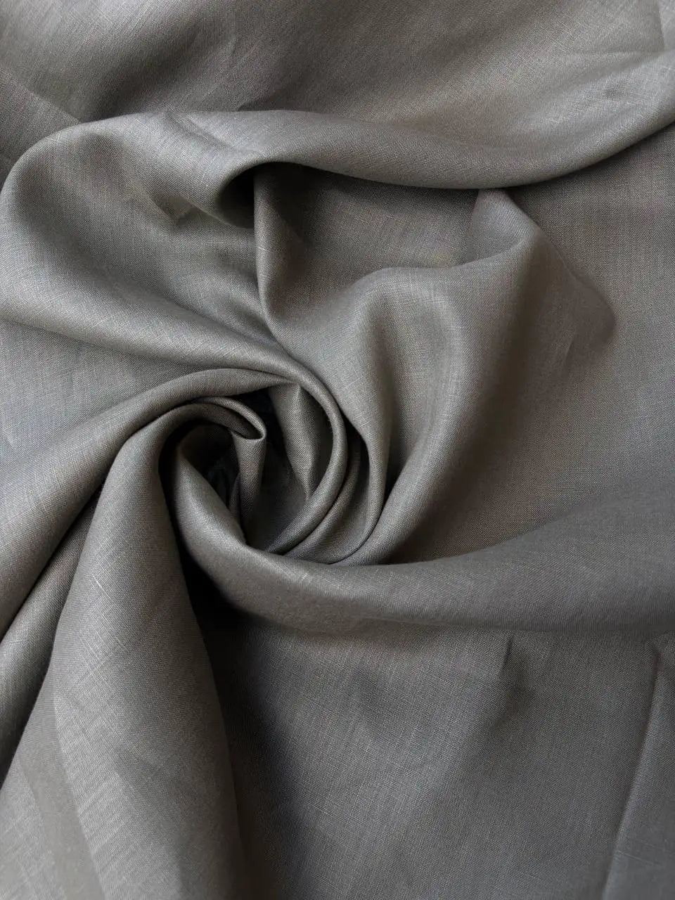Tessuto puro lino Dante colore grigio, naturale e traspirante, ideale per camicie e abbigliamento estivo