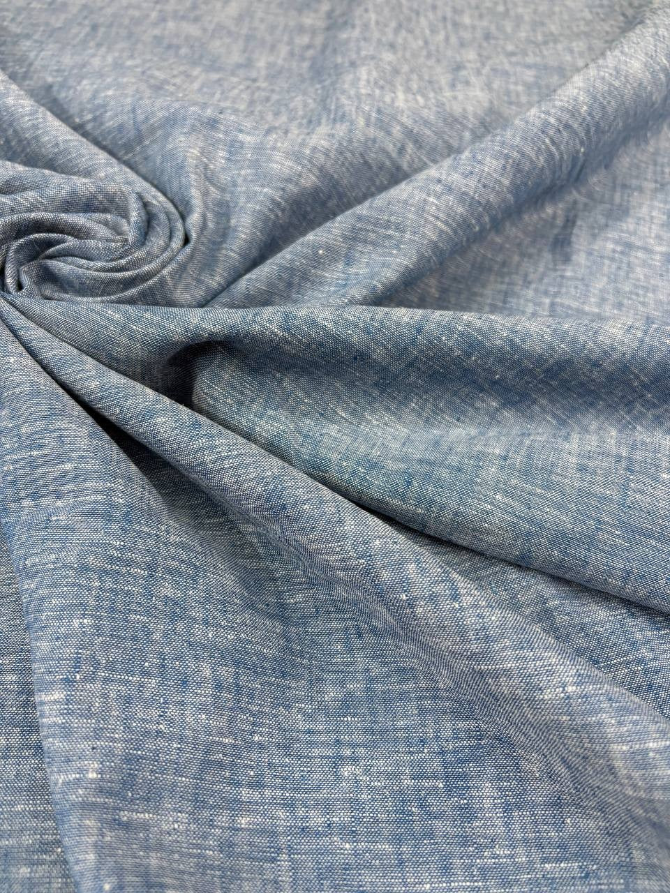 Tessuto puro lino Dante colore jeans melange chiaro, naturale e traspirante, ideale per camicie e abbigliamento estivo