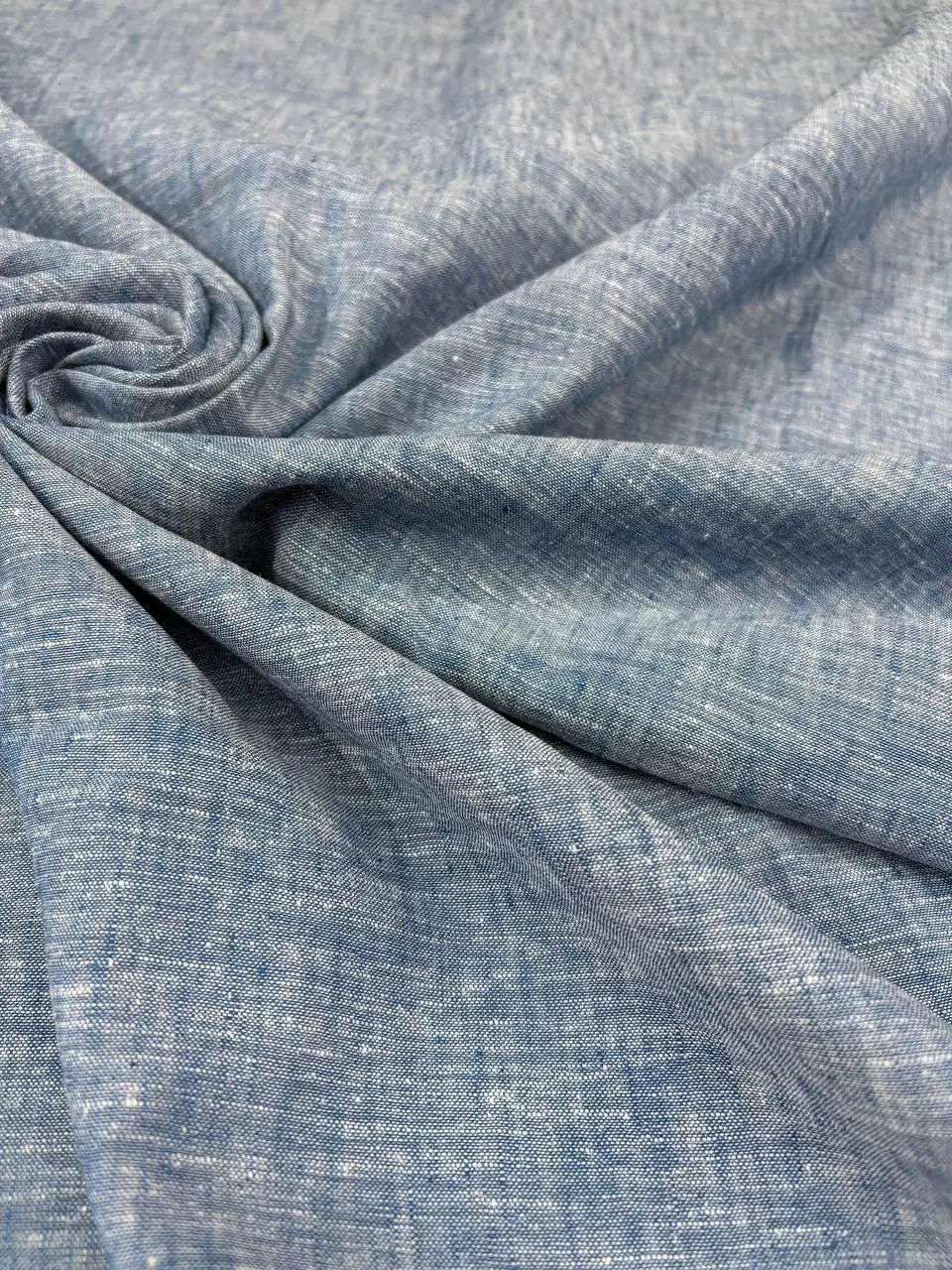 Tessuto puro lino Dante colore jeans melange chiaro, naturale e traspirante, ideale per camicie e abbigliamento estivo