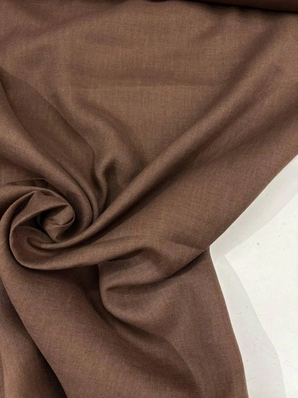 Tessuto puro lino Dante colore marroncino, naturale e traspirante, ideale per camicie e abbigliamento estivo