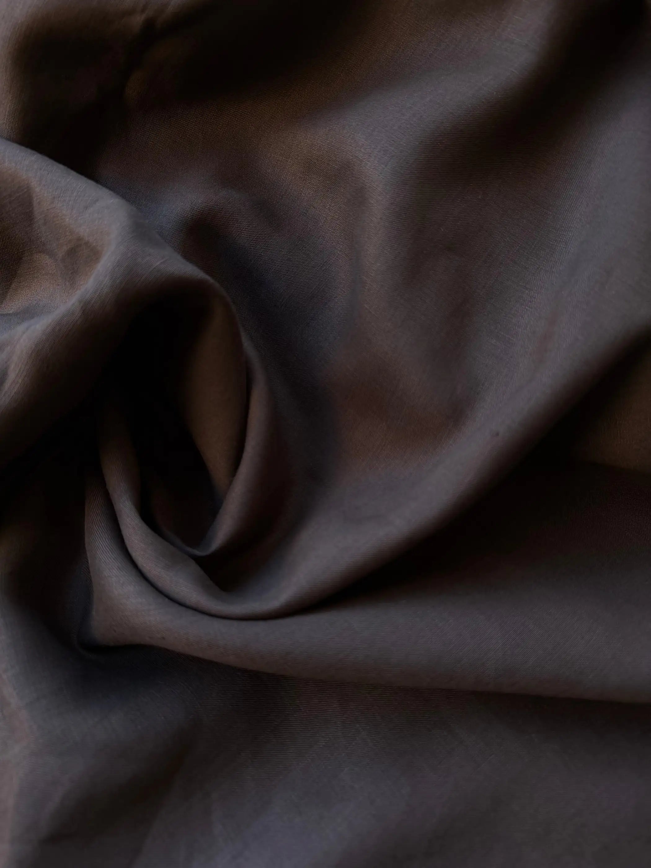 Tessuto puro lino Dante colore marrone testa di moro, naturale e traspirante, ideale per camicie e abbigliamento estivo