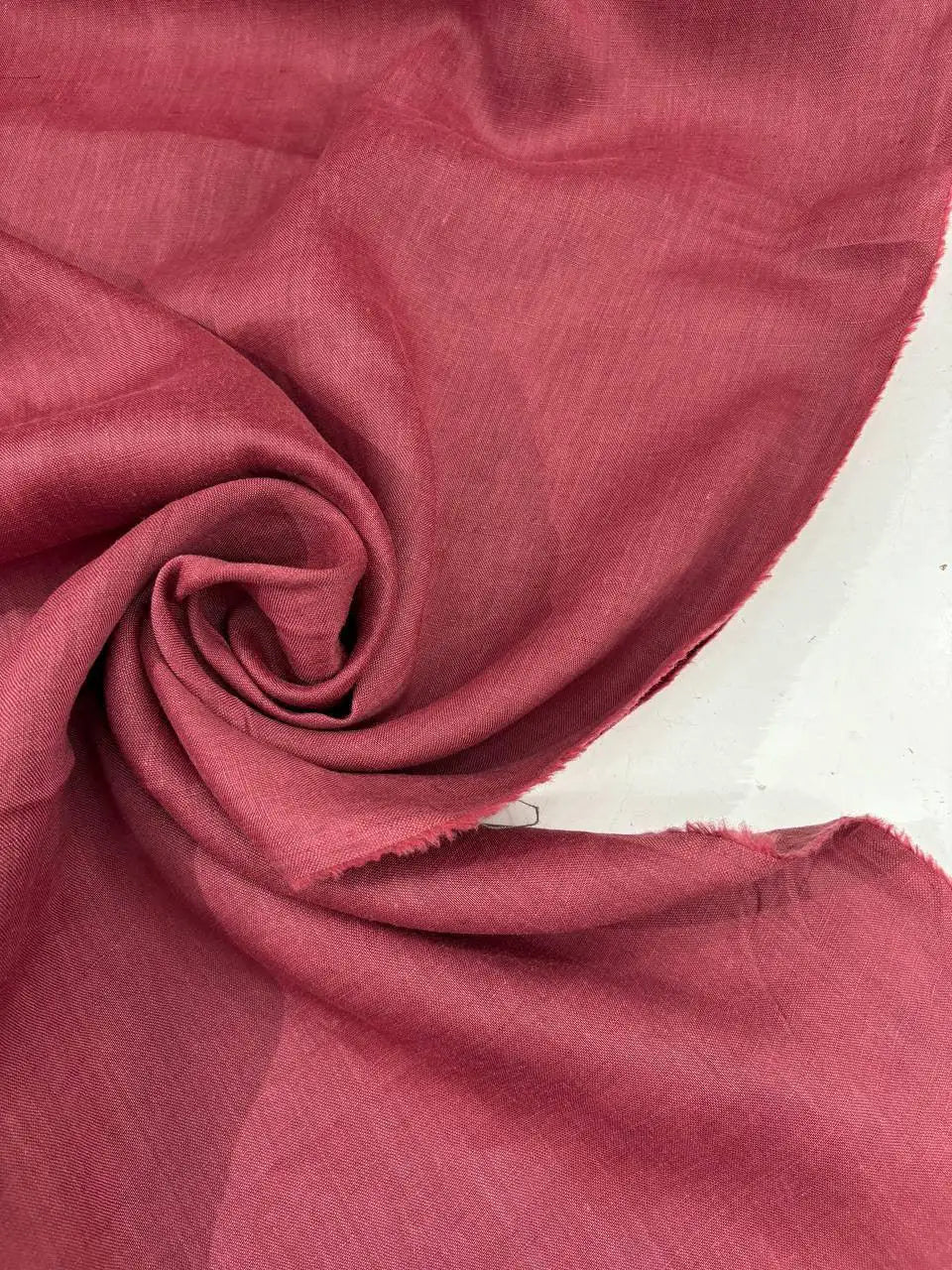 Tessuto puro lino Dante colore rosso lavato, naturale e traspirante, ideale per camicie e abbigliamento estivo