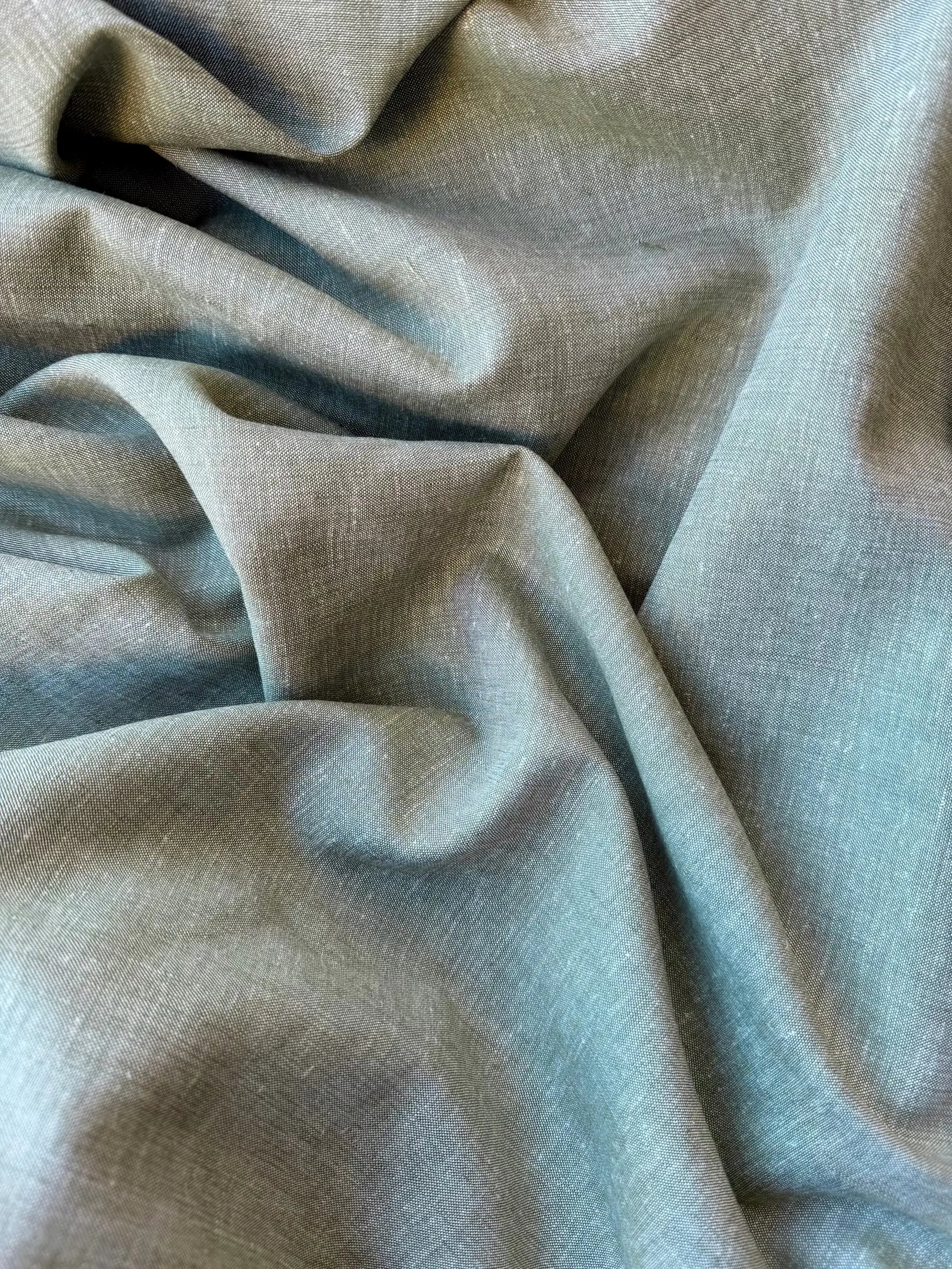 Tessuto puro lino Dante colore verde salvia melange, naturale e traspirante, ideale per camicie e abbigliamento estivo